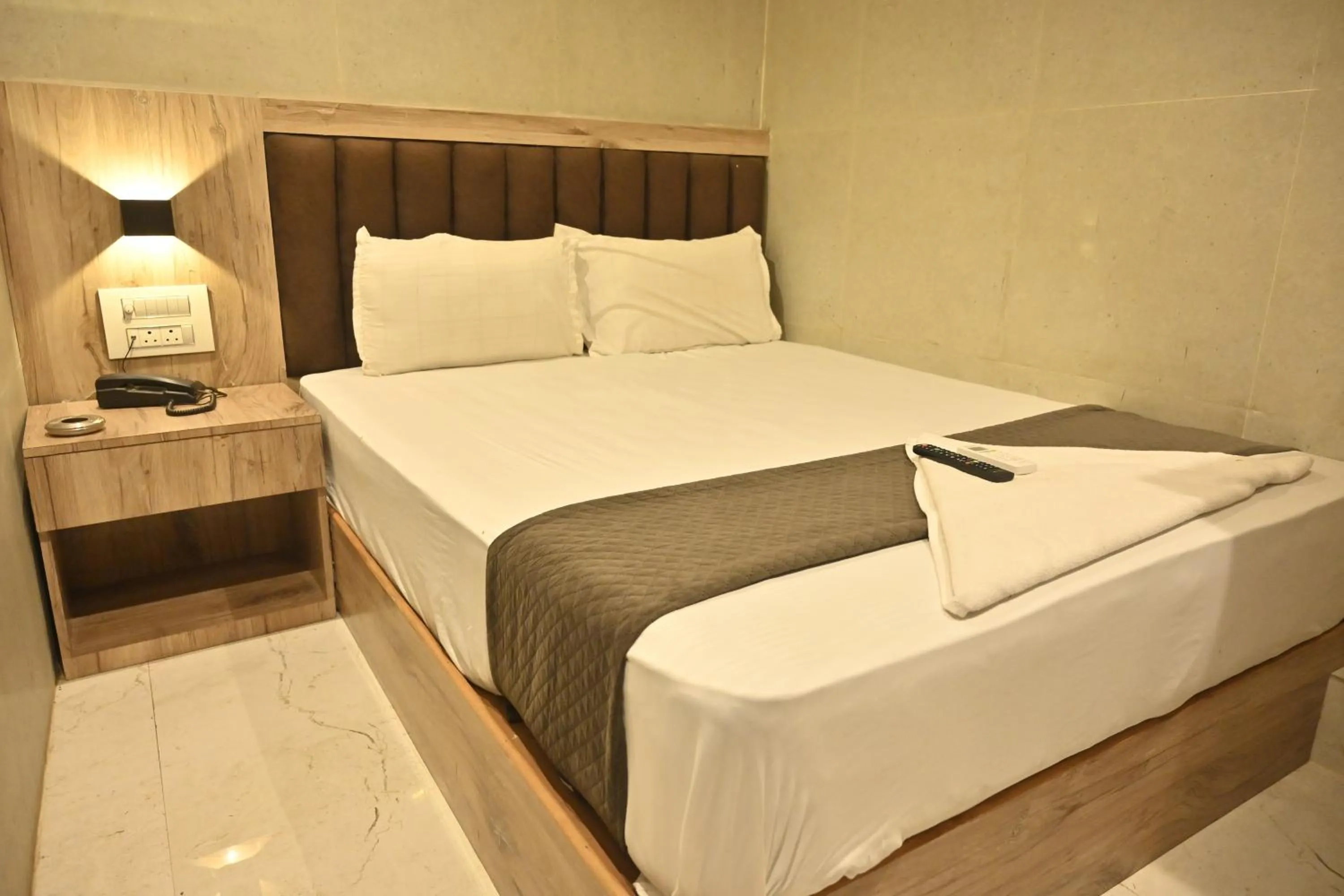 Bed in Hotel Royal BKC