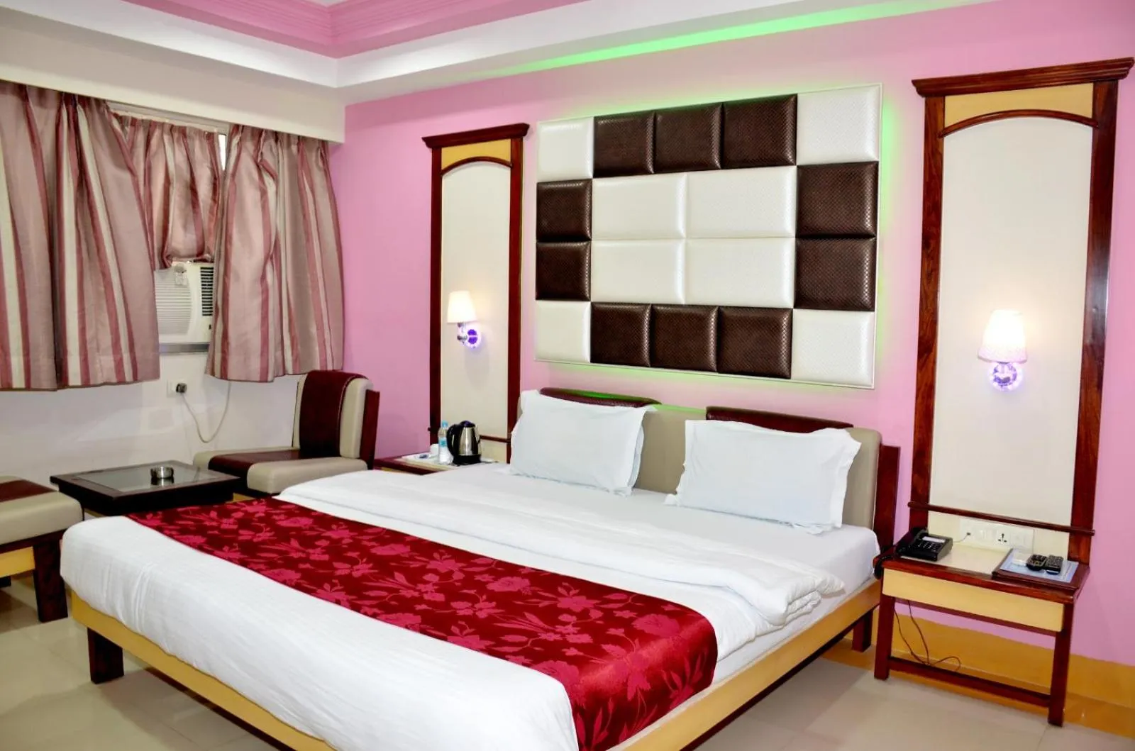 Bed in Hotel Heeralal