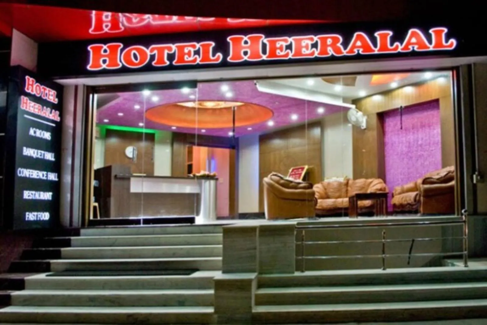 Facade/entrance in Hotel Heeralal