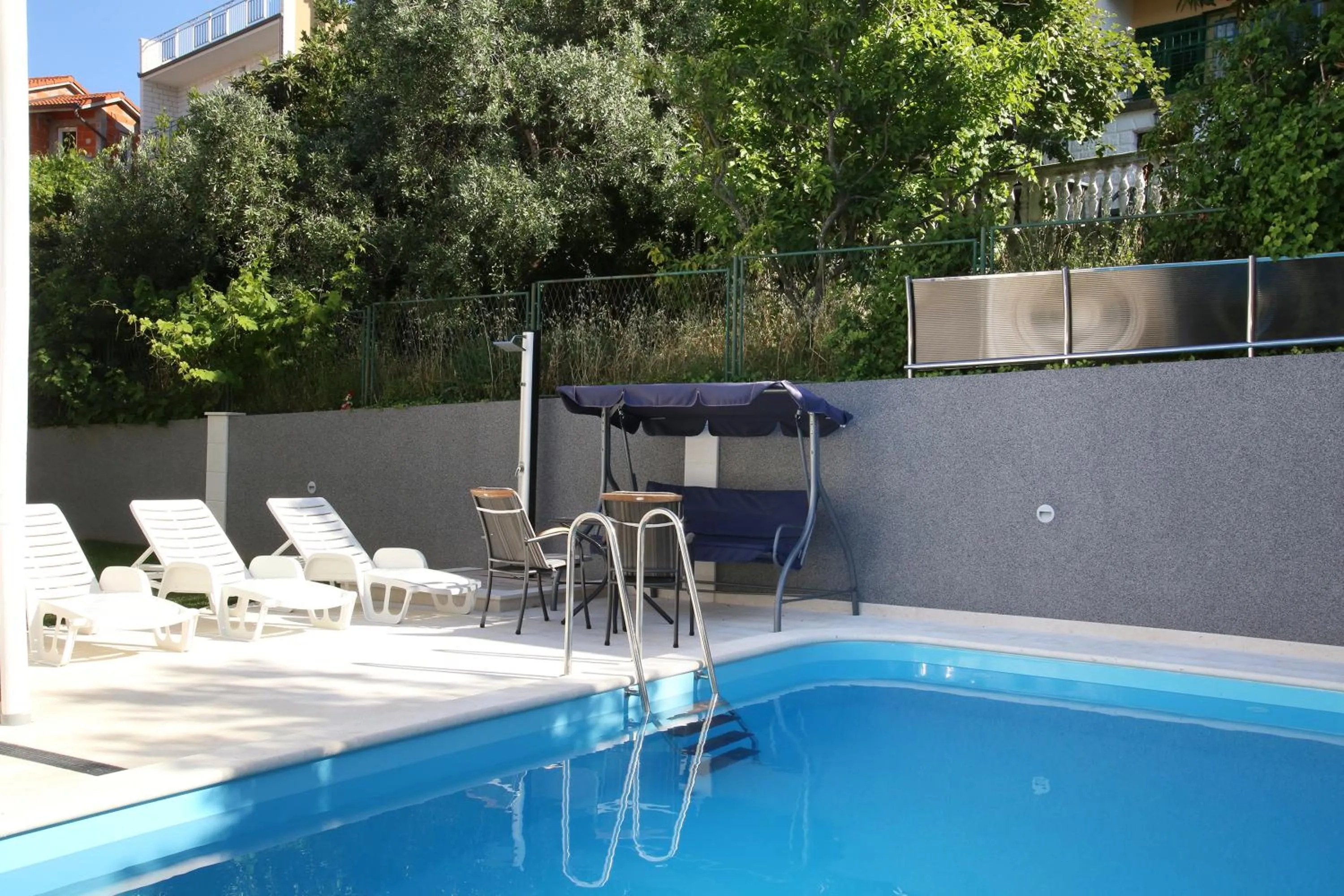 Swimming pool in Luxury House with Pool