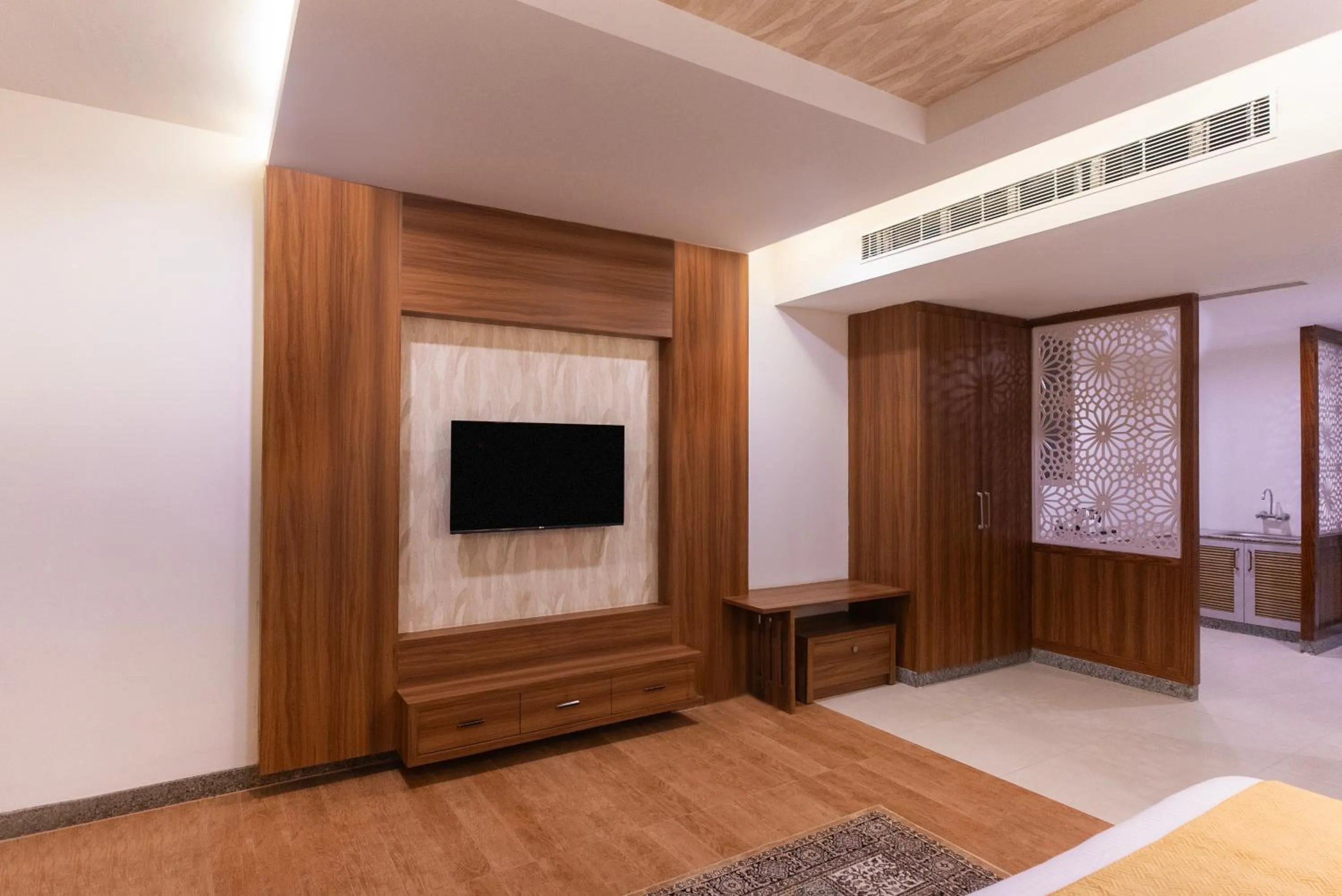 Communal lounge/ TV room in Haut Monde Rajputana Palace