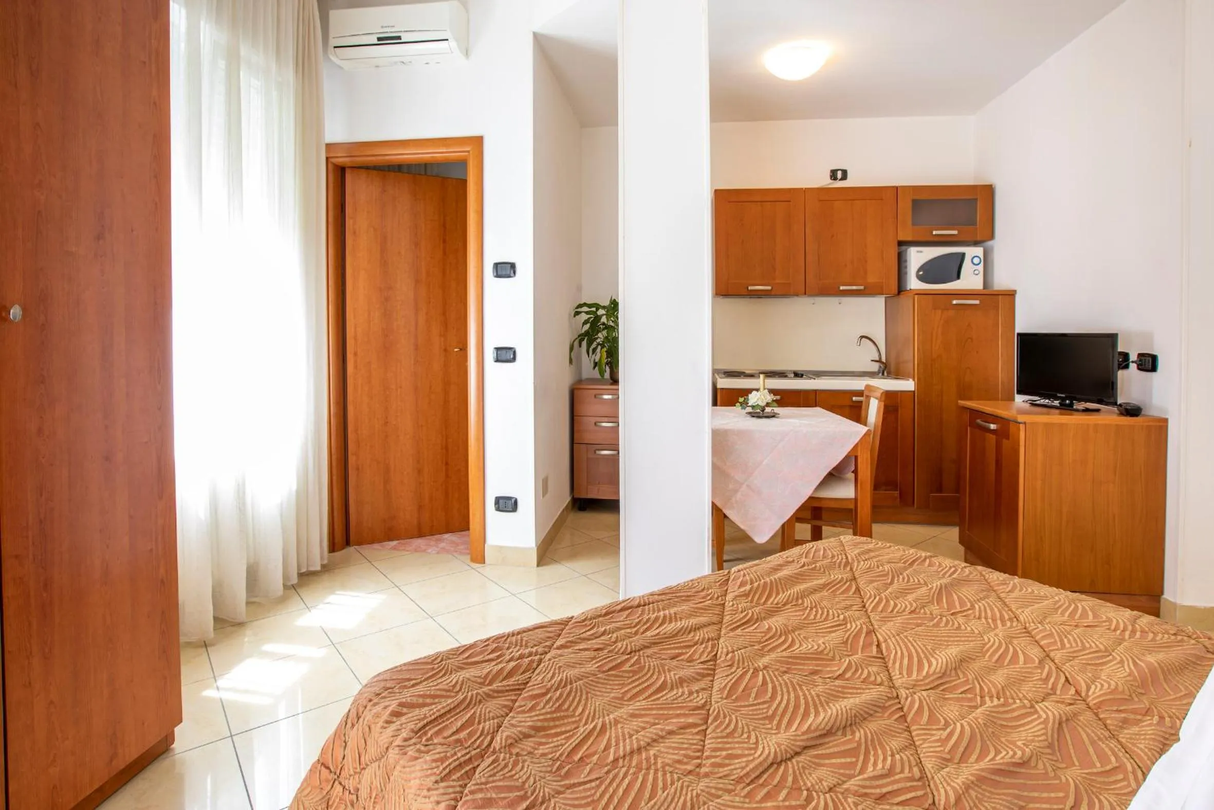 Bed in Residence Fellini