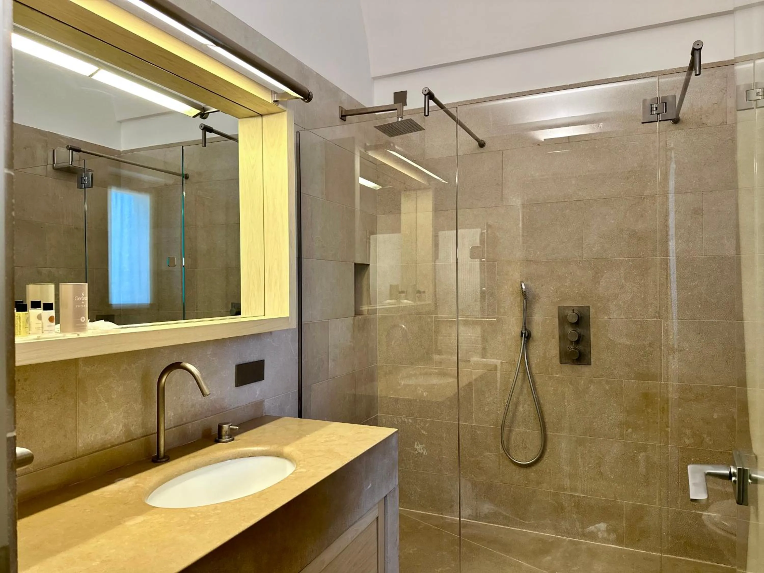 Bathroom in Relais Histò San Pietro Sul Mar Piccolo