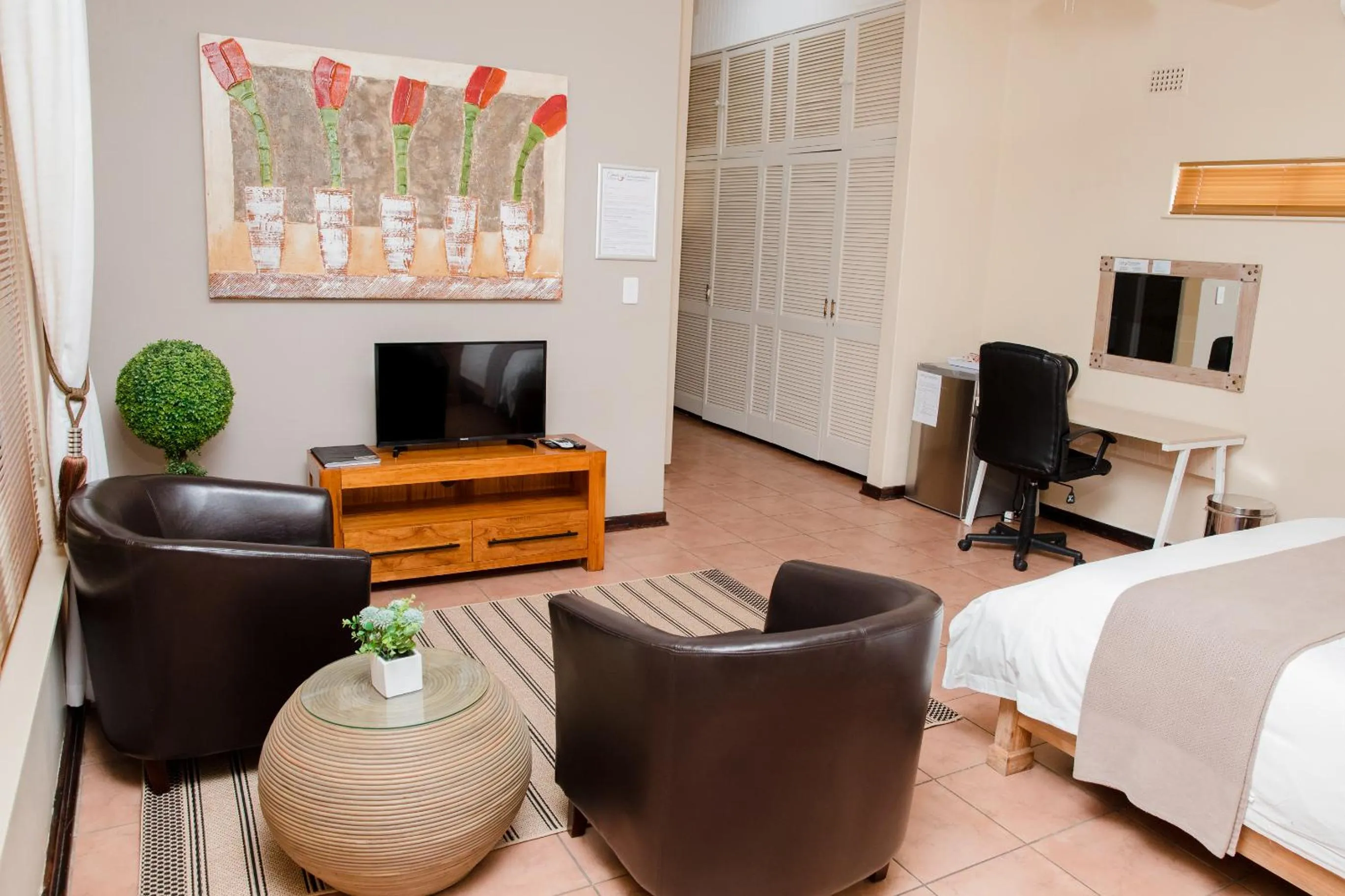 Photo of the whole room, Bed in 85 Ehmke Guesthouse