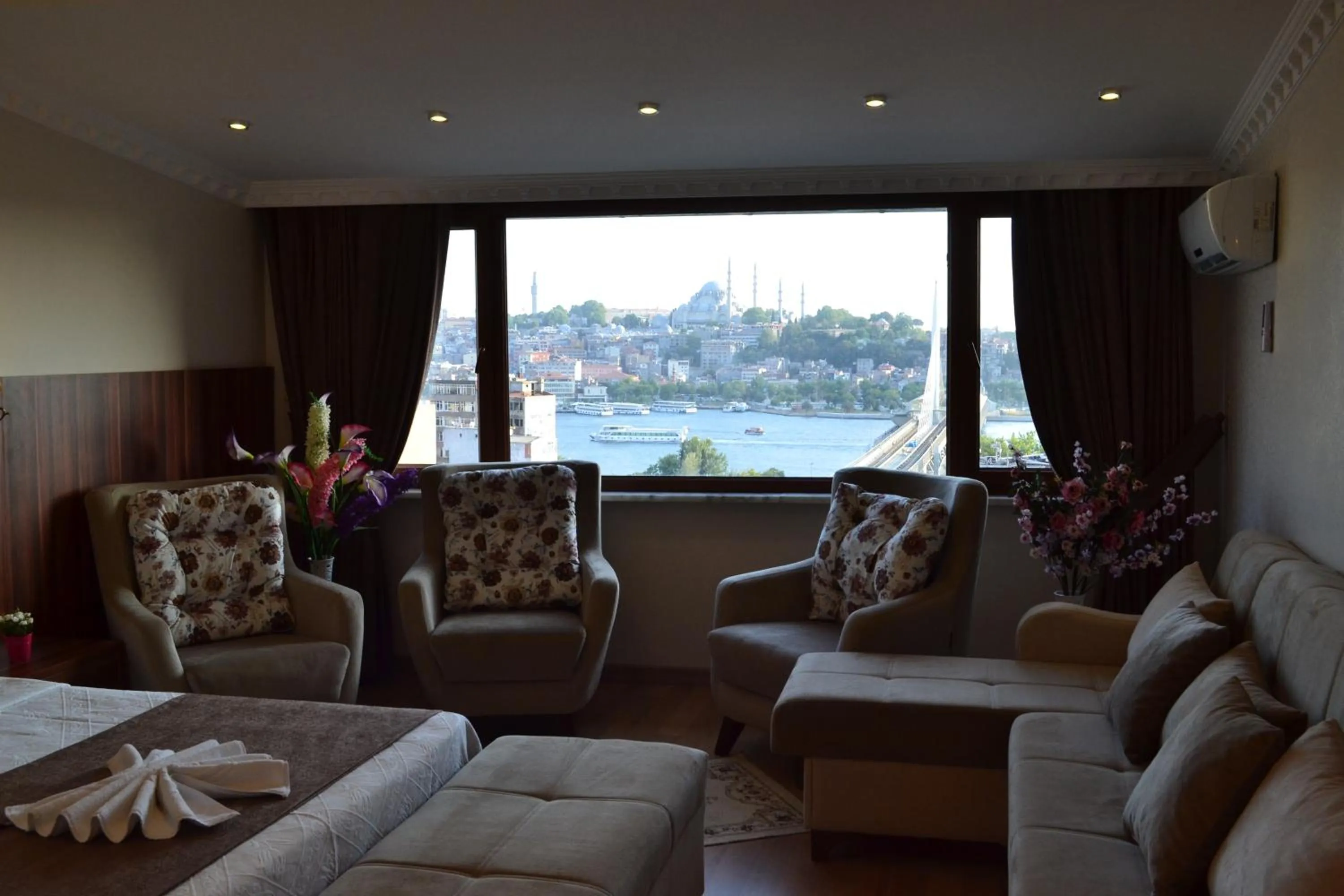 Quadruple Room with Sea View in Blue Istanbul Hotel Taksim