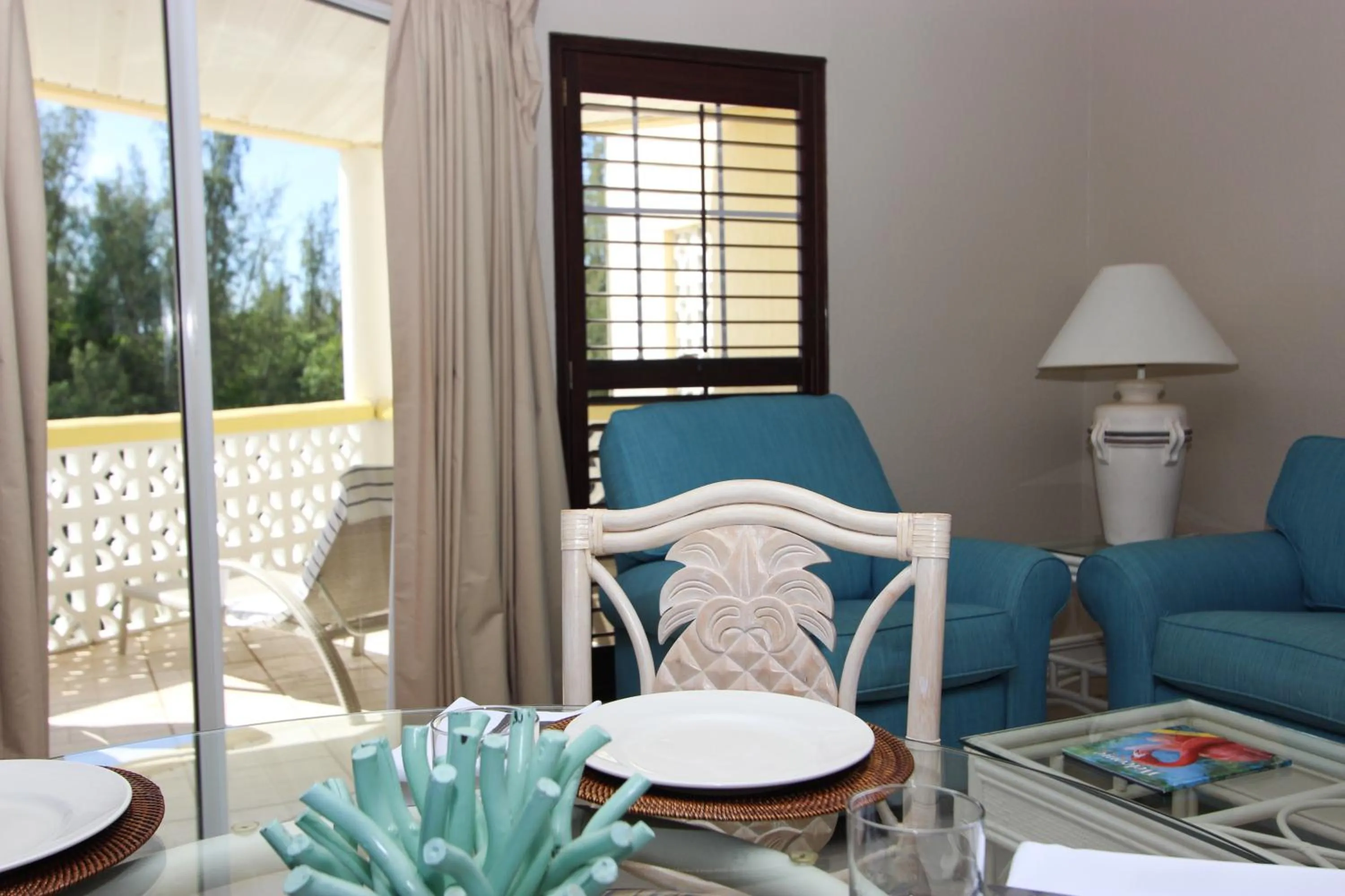 Living room in Ocean Reef Yacht Club & Resort