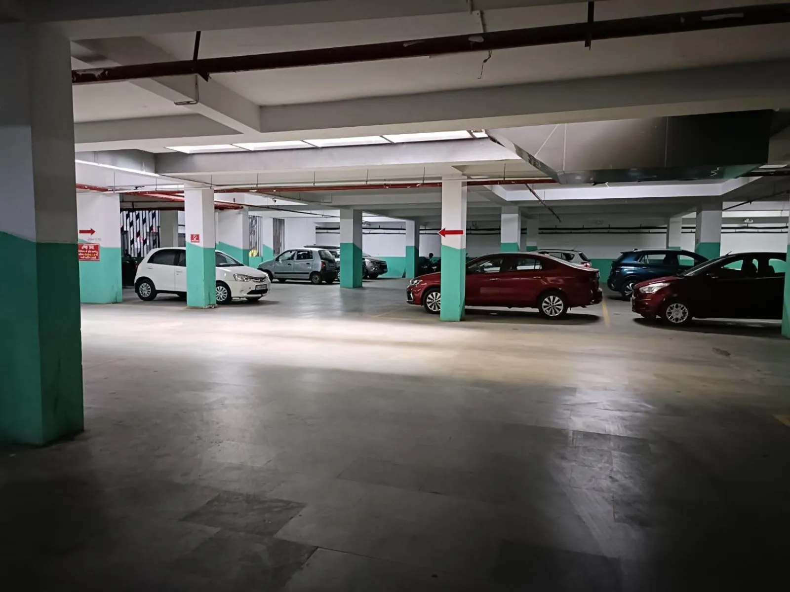 Parking in Hotel Luxurious Inn