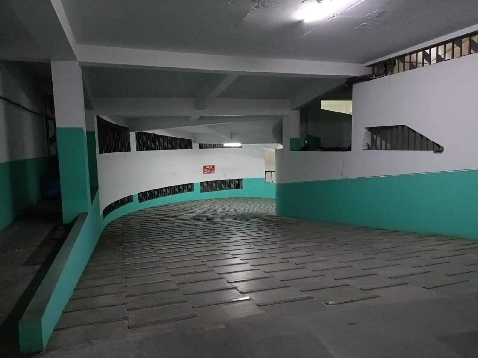 Parking in Hotel Luxurious Inn