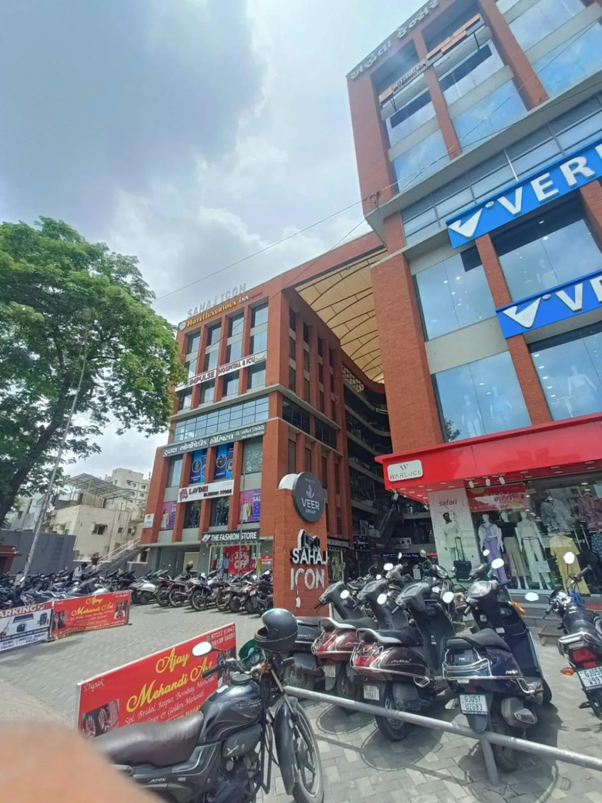 Property building in Hotel Luxurious Inn