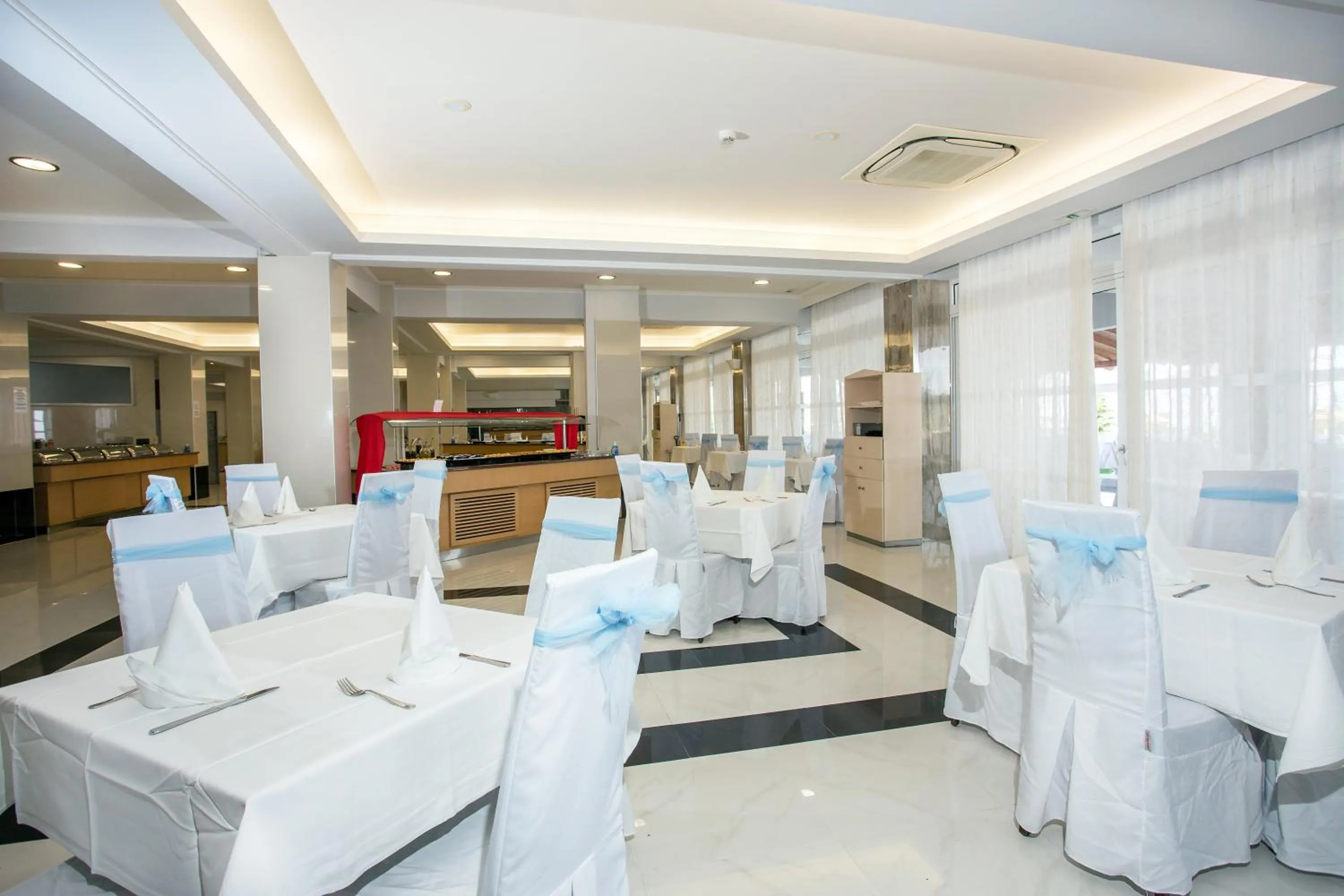 Restaurant/places to eat in Grand Blue Beach Hotel