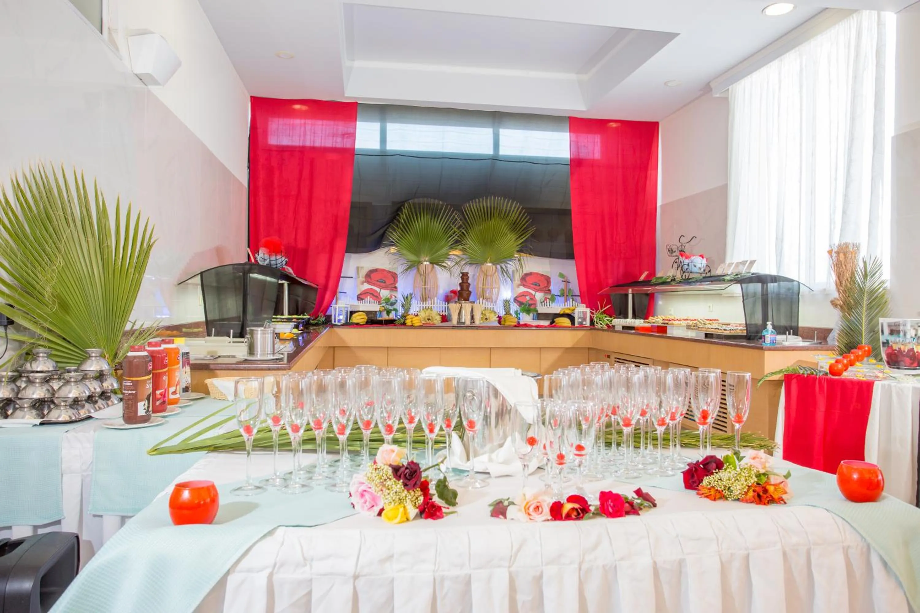 Food and drinks in Grand Blue Beach Hotel