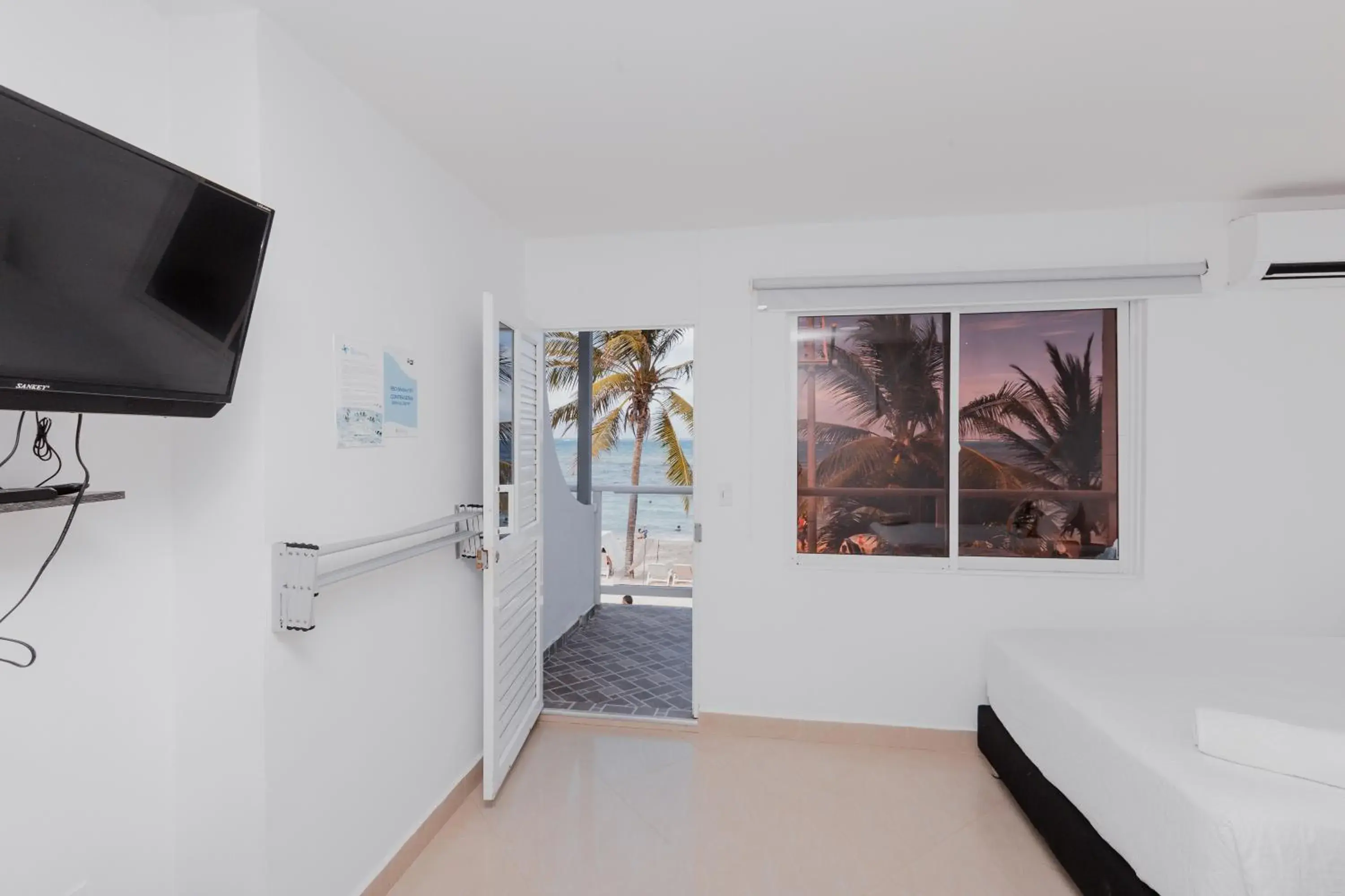 Family Room with Balcony and Sea View in Hotel Molino de Viento Family Room with Balcony and Sea View in Hotel Molino de Viento