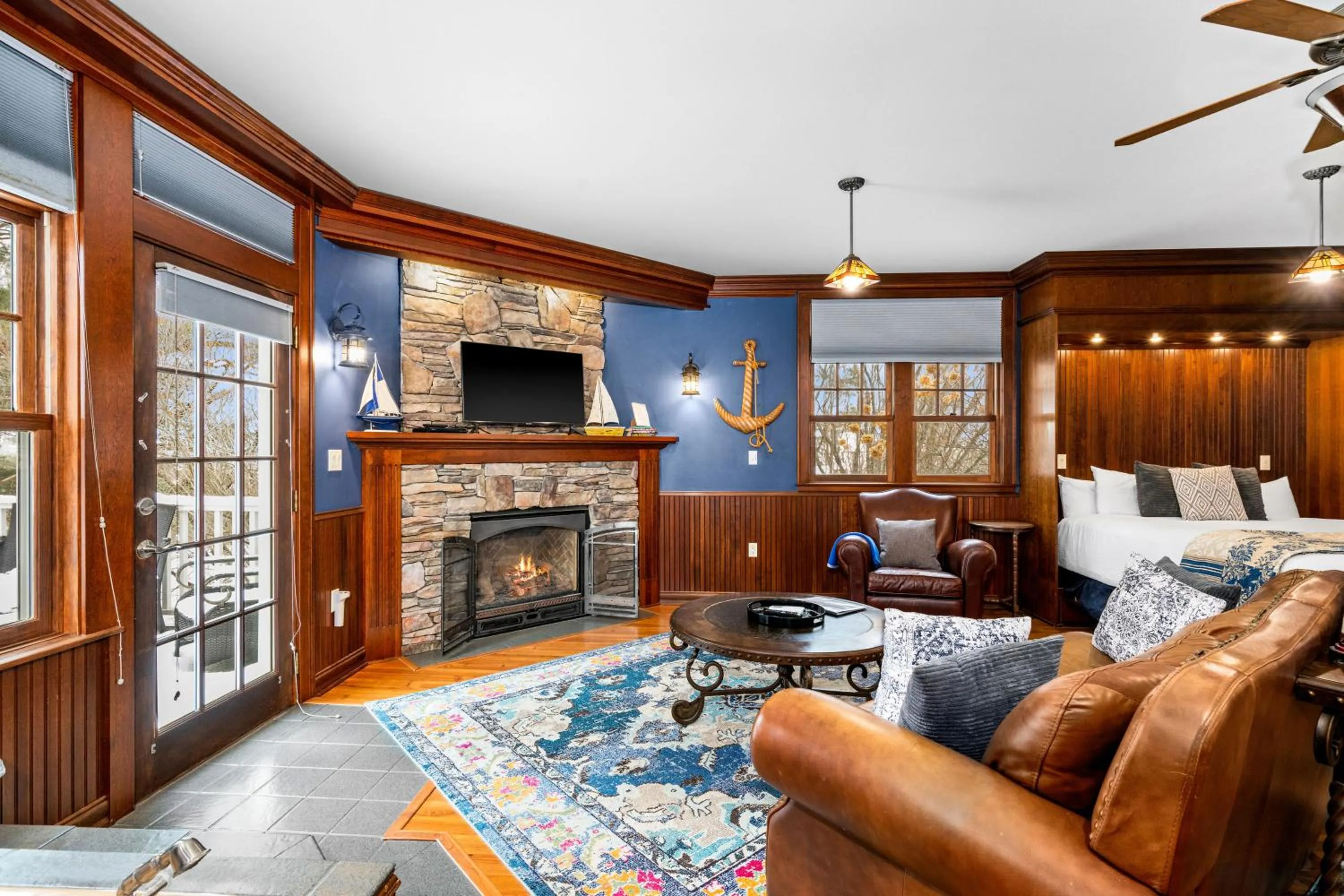 Superior Studio in Historic Salyards Mansion by Heirloom Boutique Collection