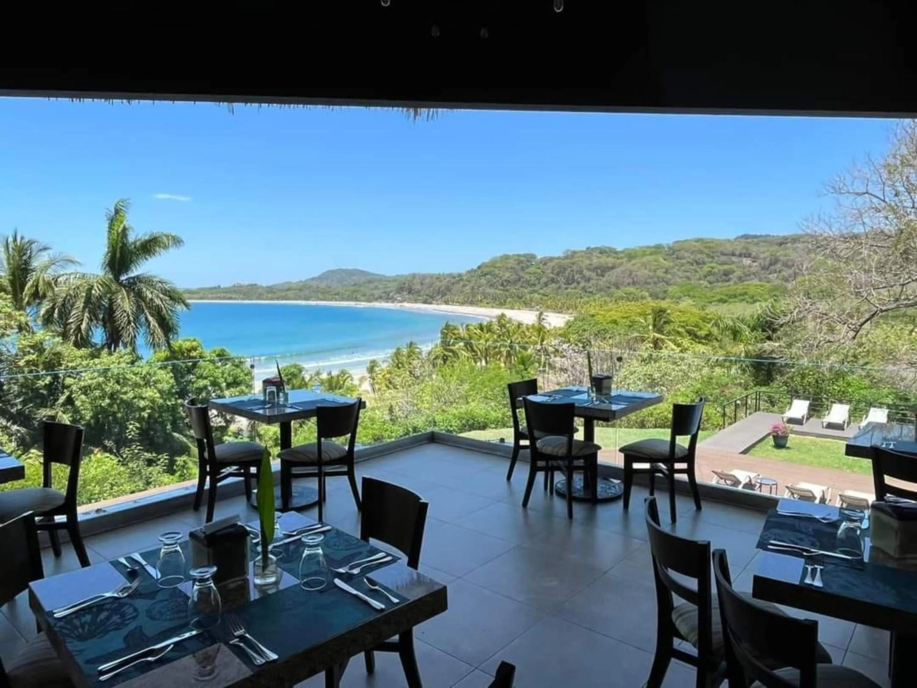 Restaurant/places to eat in Nammbú Beach Front Bungalows