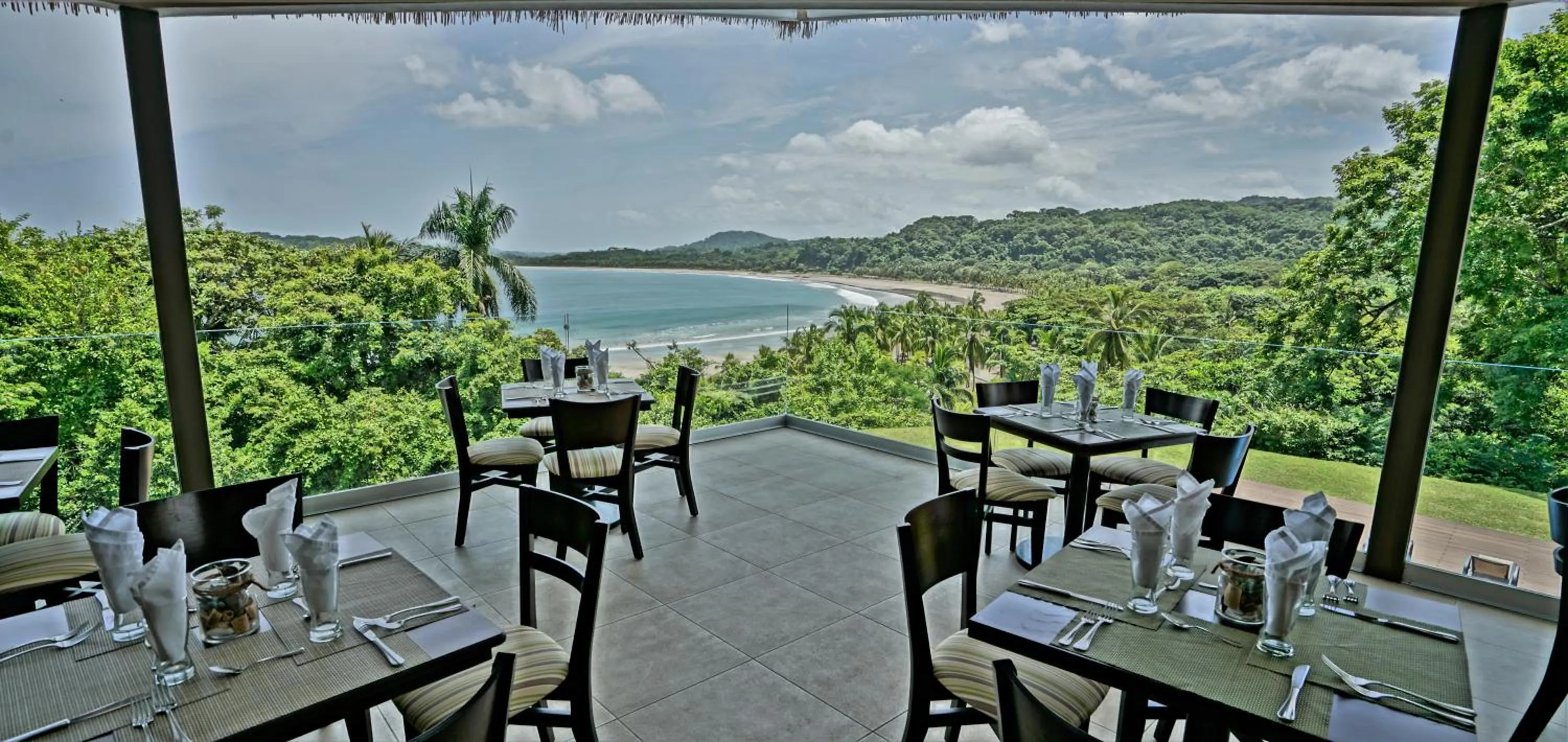 Restaurant/places to eat in Nammbú Beach Front Bungalows
