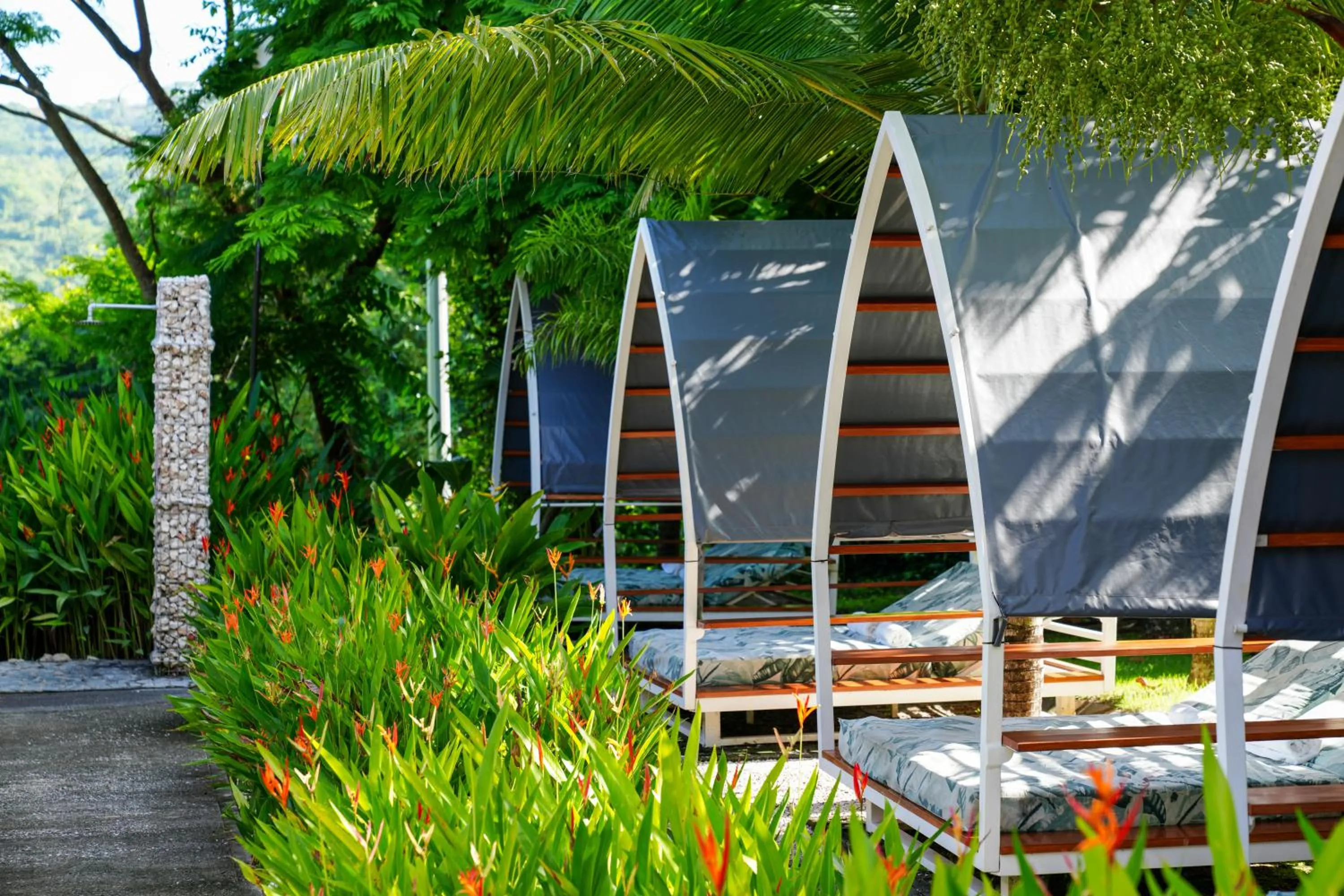 Garden view in Nammbú Beach Front Bungalows