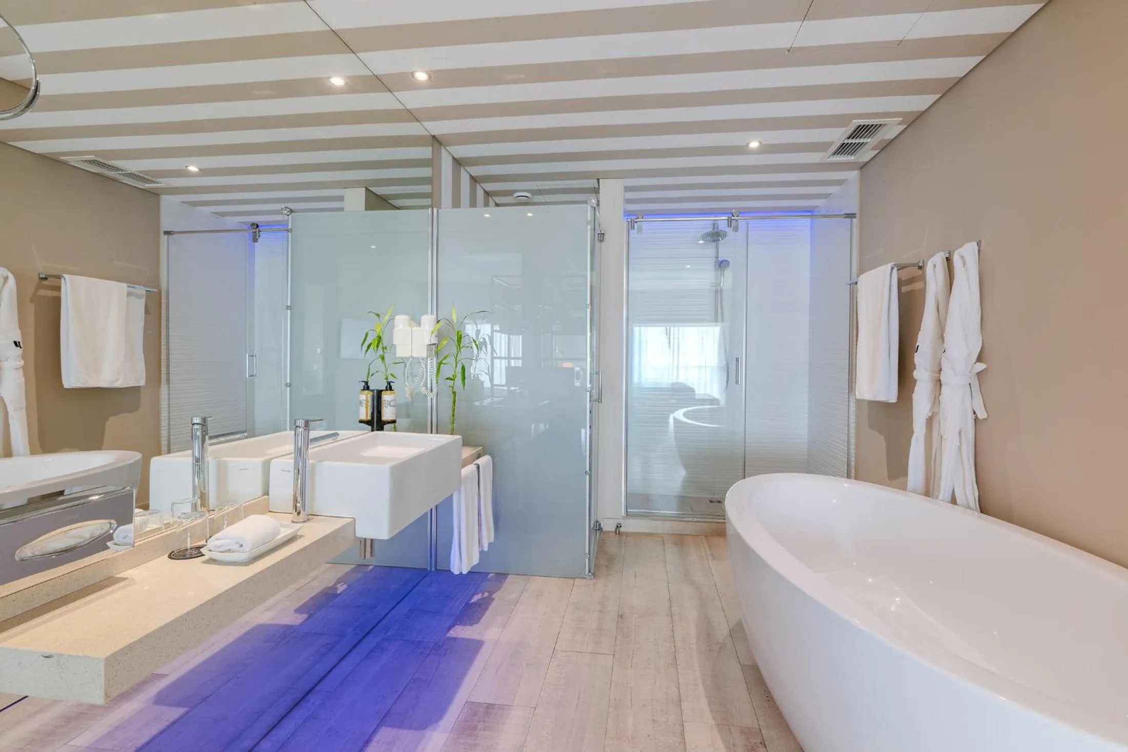 Bathroom in Pestana Alvor South Beach Premium Suite Hotel