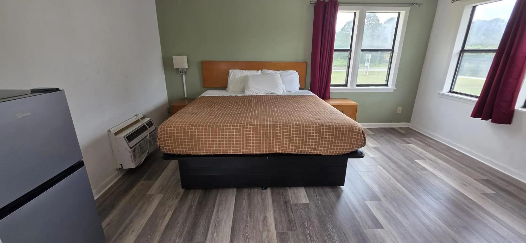white columns motel