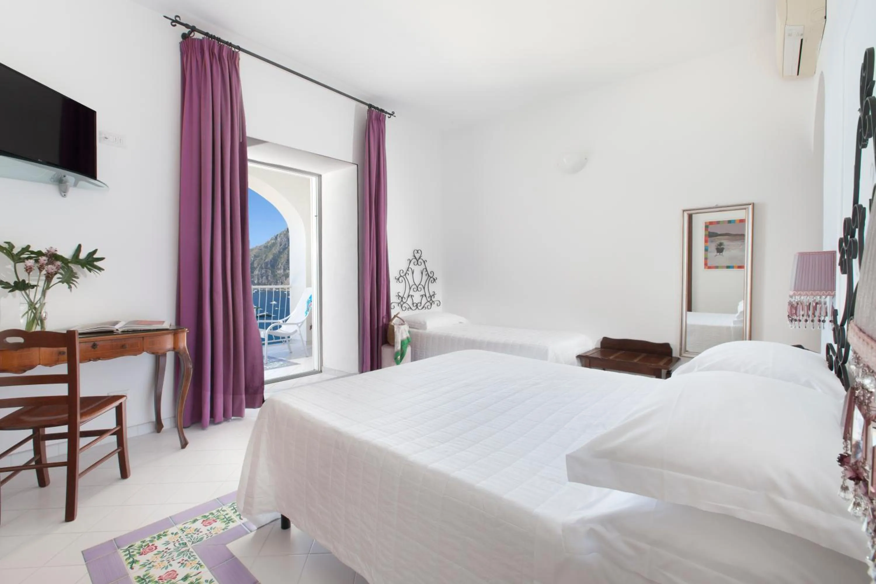 Bed in Hotel Smeraldo