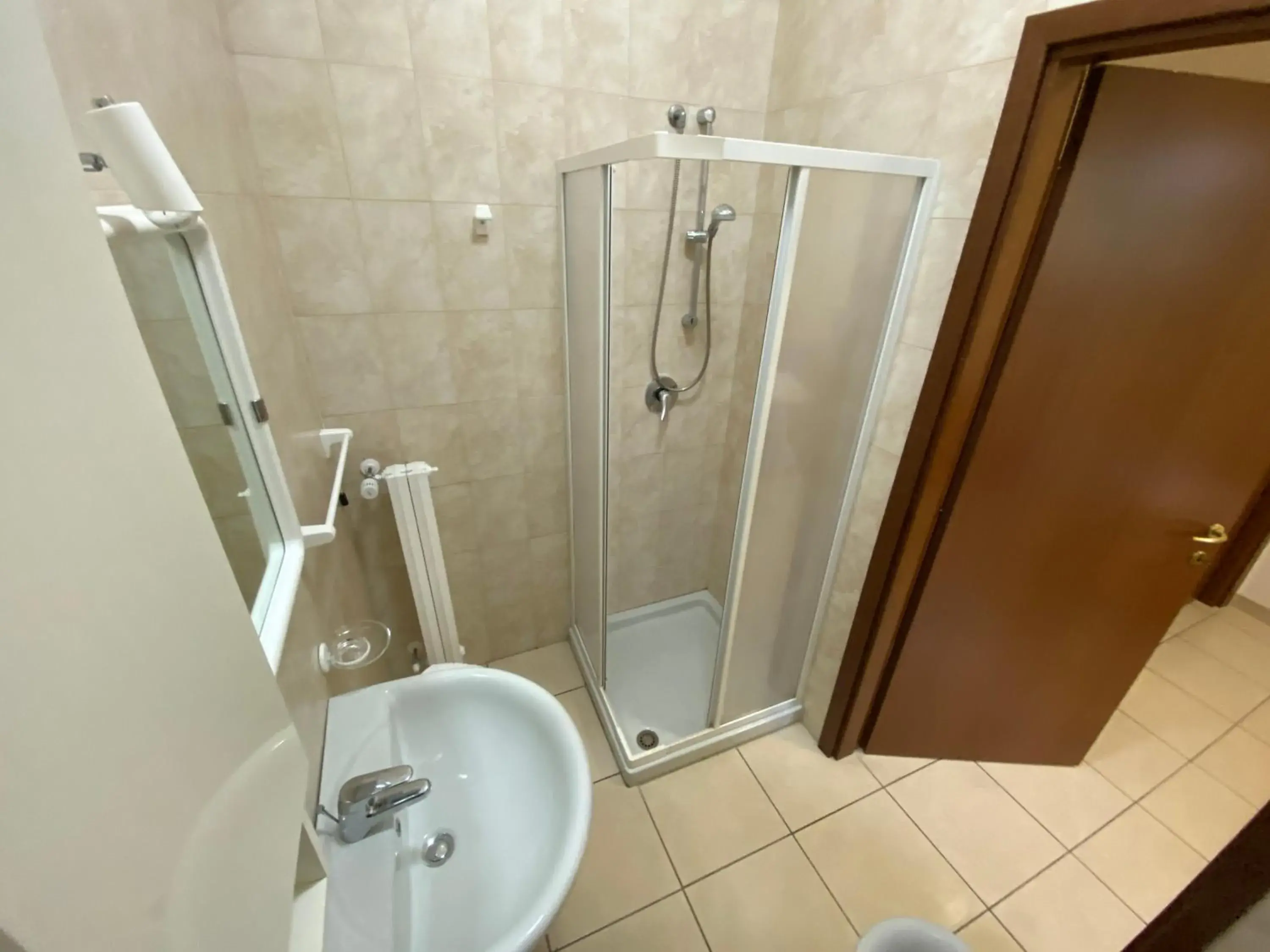 Single Room with Private Bathroom - single occupancy in Casa per Ferie Sant'Anna Single Room with Private Bathroom - single occupancy in Casa per Ferie Sant'Anna