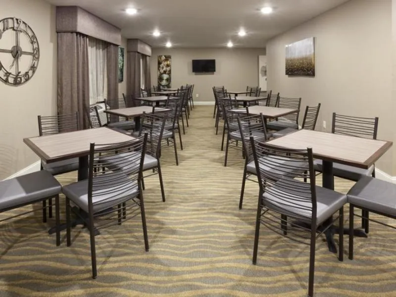 Breakfast in GrandStay Hotel & Suites Thief River Falls