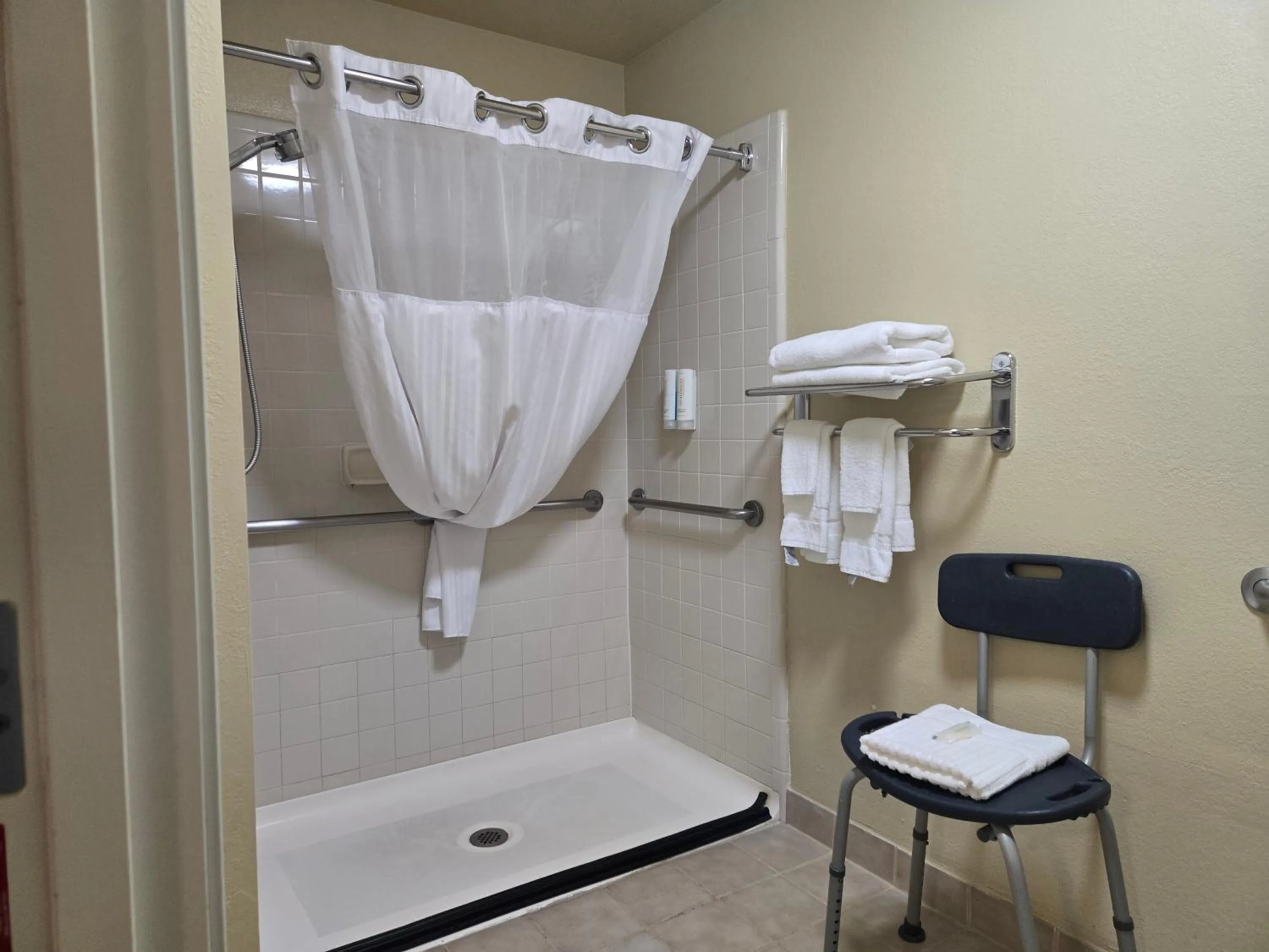 Bathroom in Clarion Inn