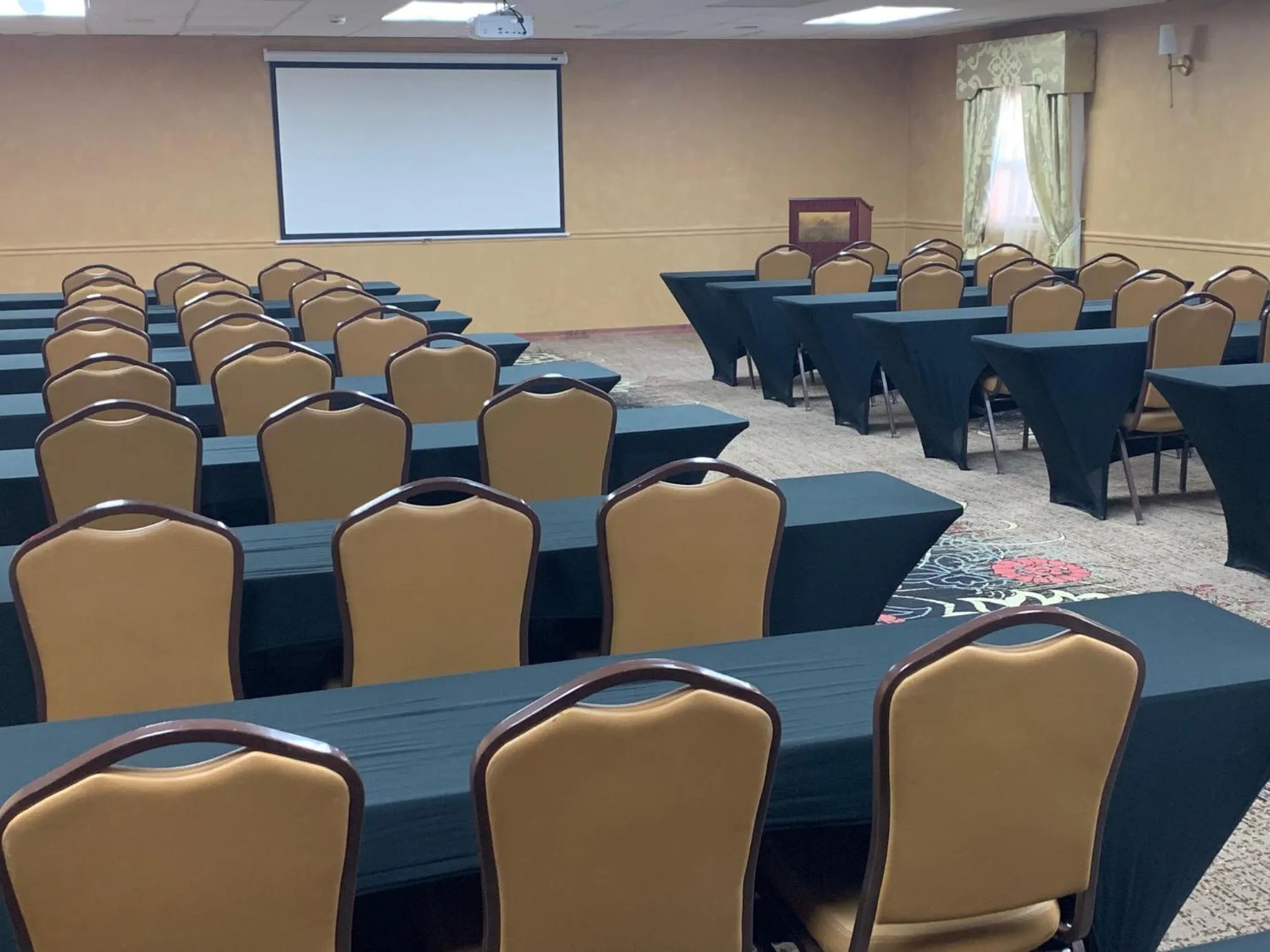Meeting/conference room in Clarion Inn