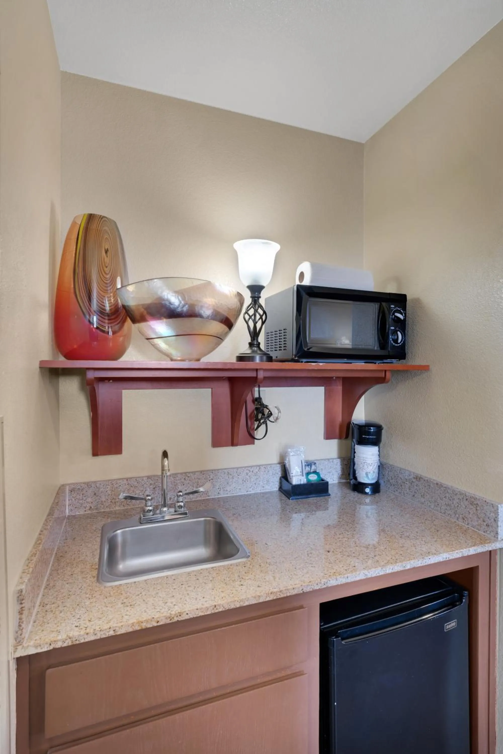 Coffee/tea facilities in Clarion Inn