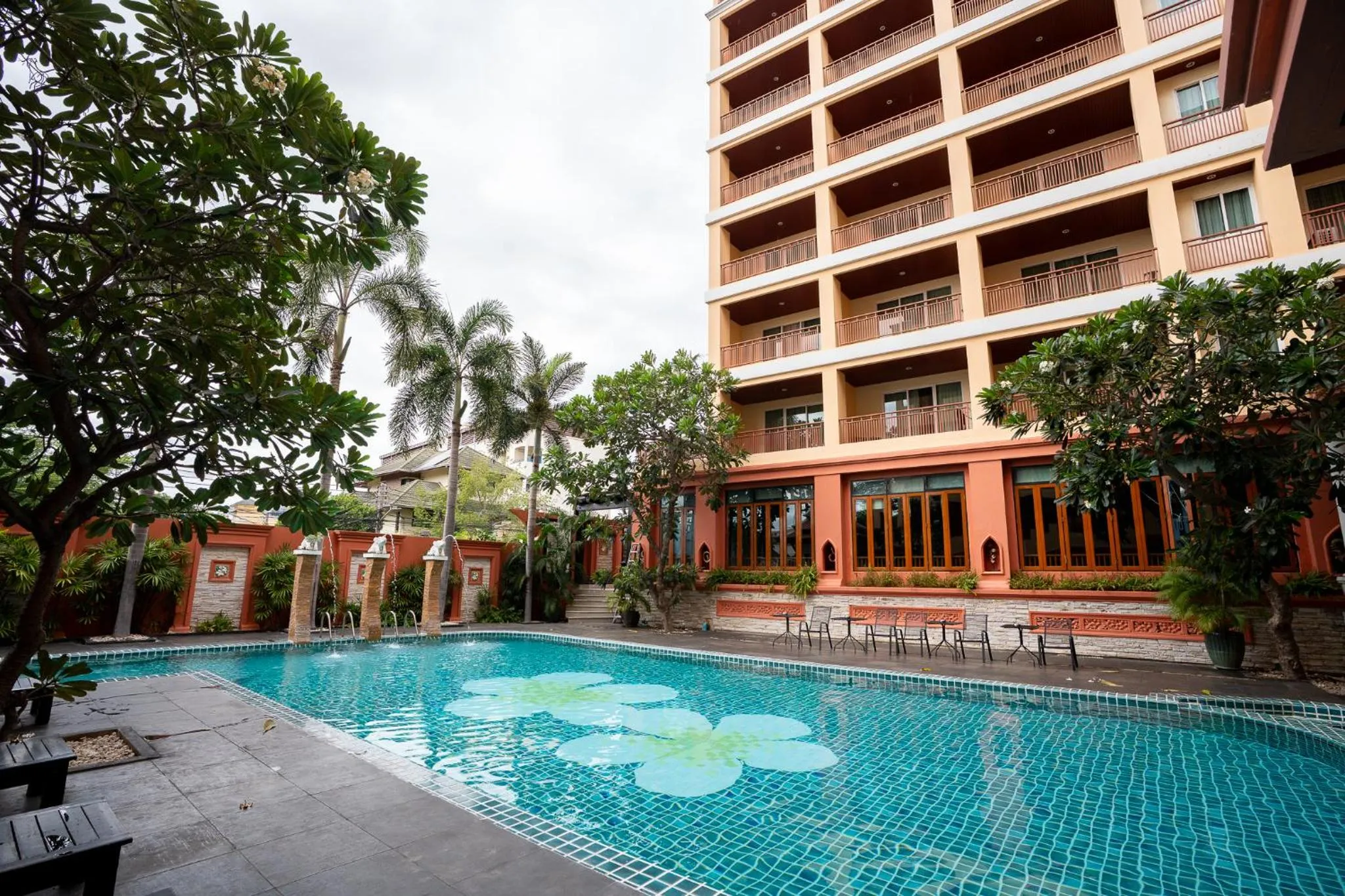 Swimming pool in Sunday Chateau En Ville - Pattaya