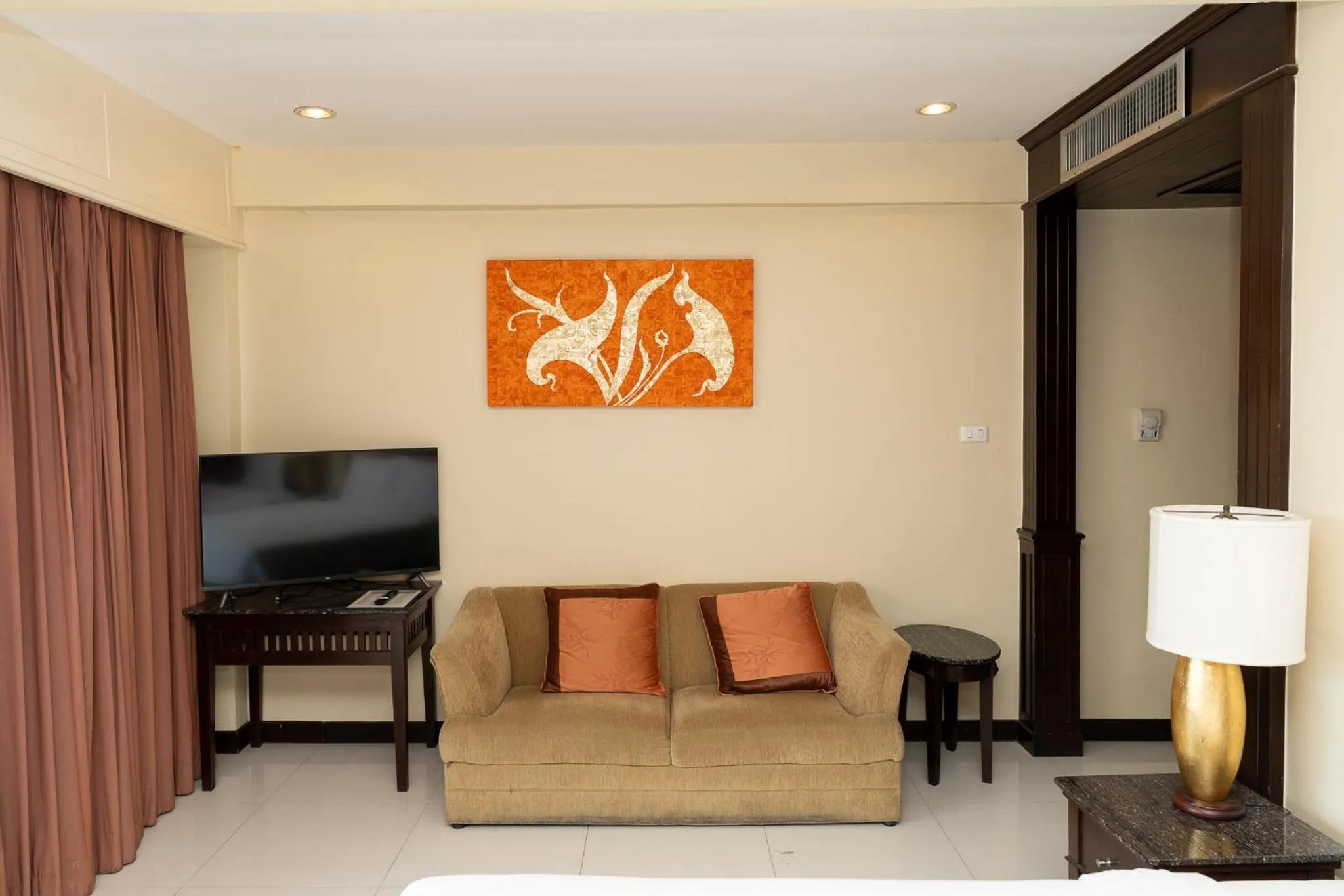 TV and multimedia in Sunday Chateau En Ville - Pattaya