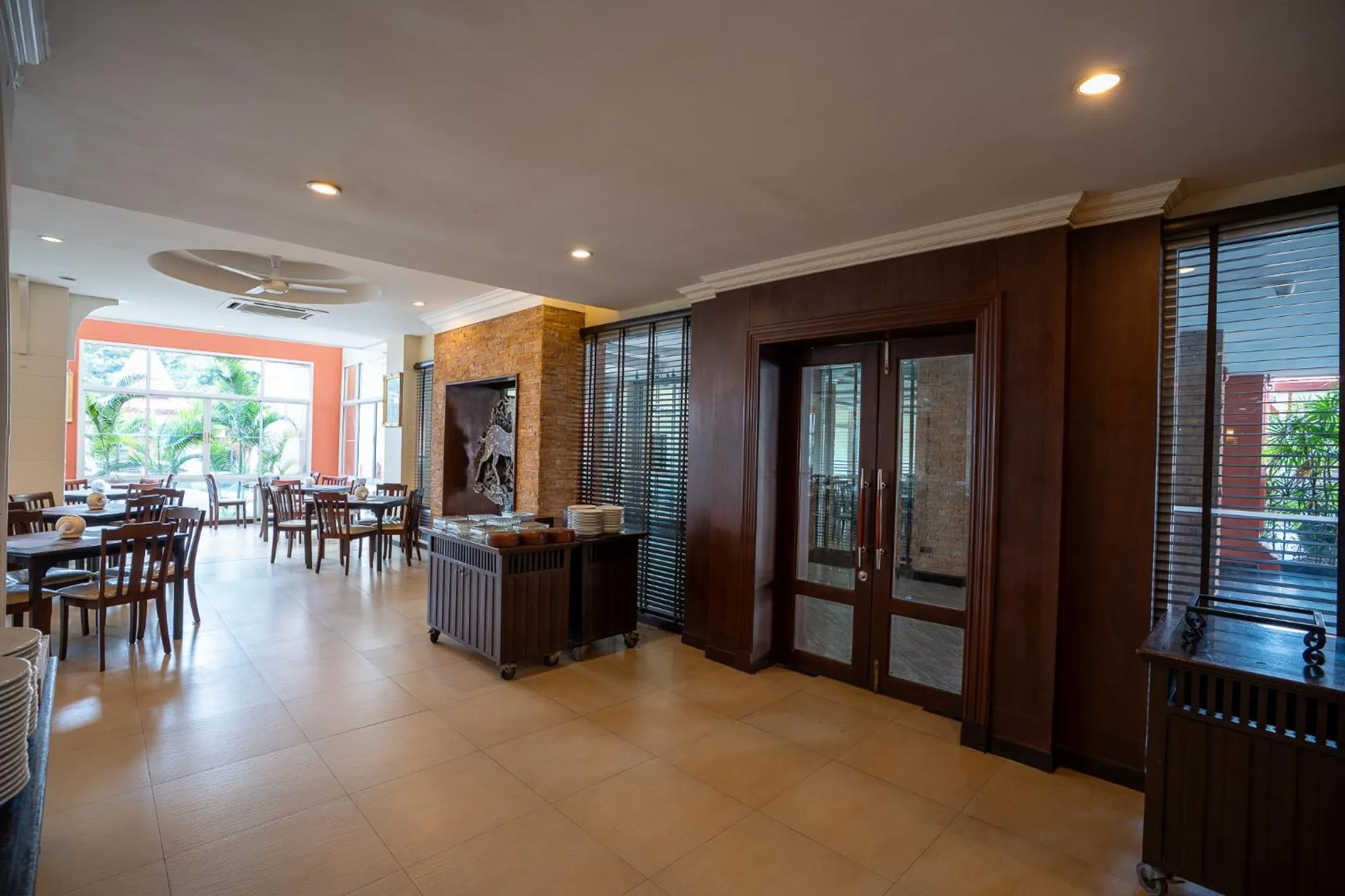 Restaurant/places to eat in Sunday Chateau En Ville - Pattaya