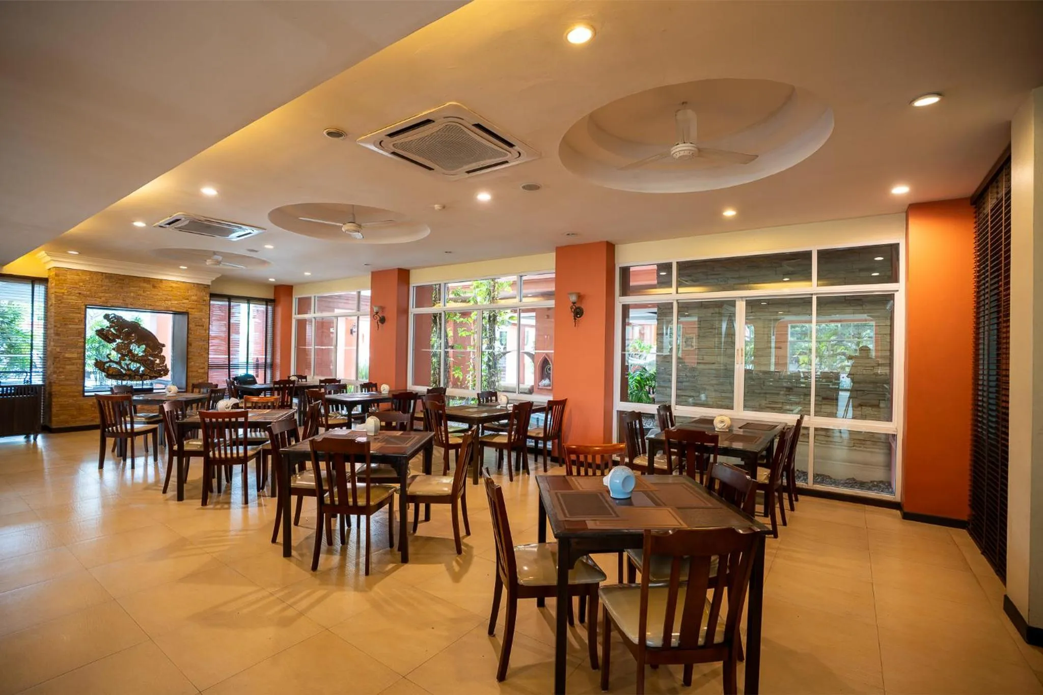 Restaurant/places to eat in Sunday Chateau En Ville - Pattaya