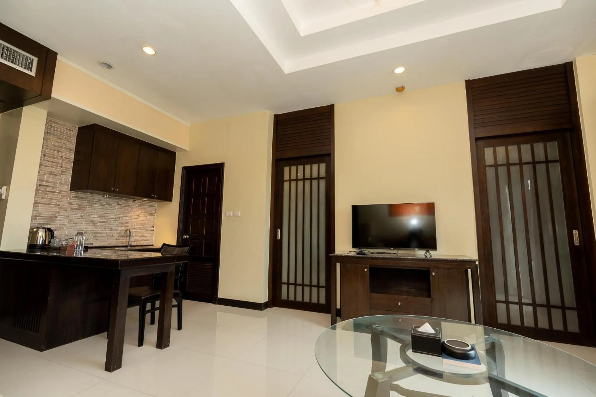 TV and multimedia in Sunday Chateau En Ville - Pattaya