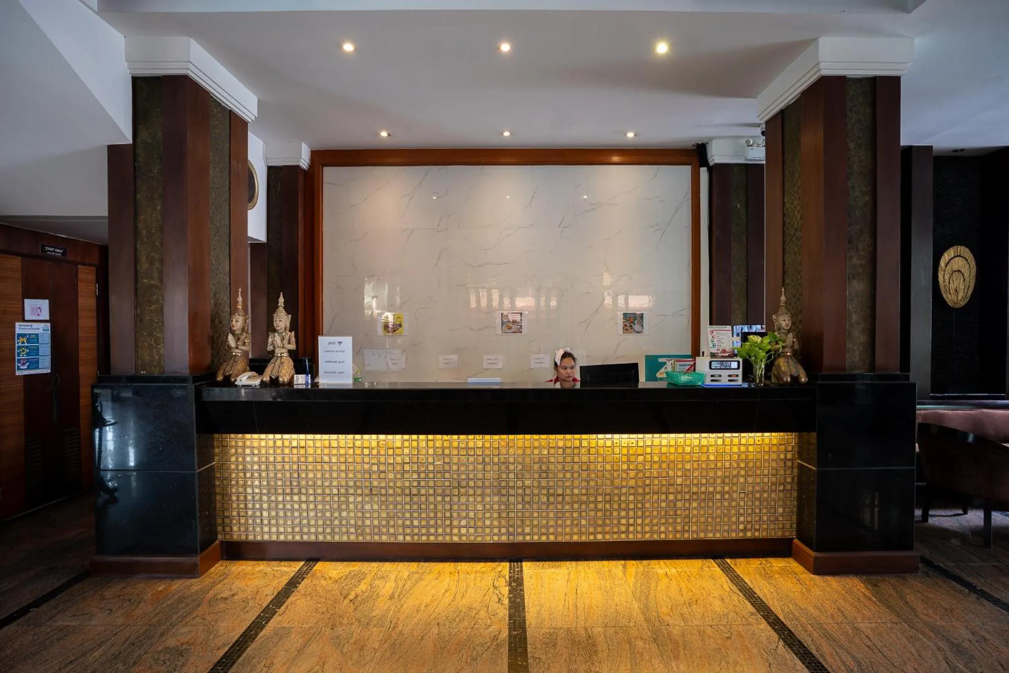 Lobby or reception in Sunday Chateau En Ville - Pattaya