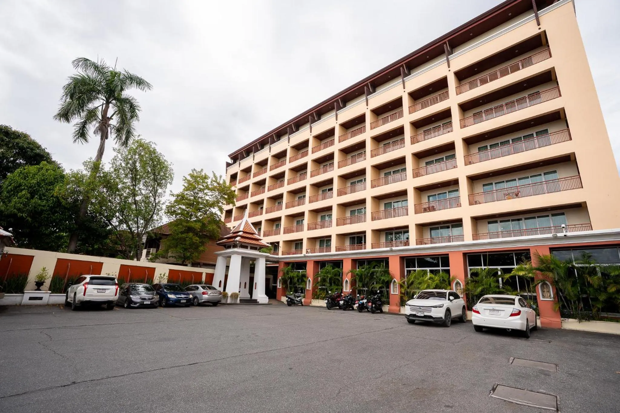 Property building in Sunday Chateau En Ville - Pattaya