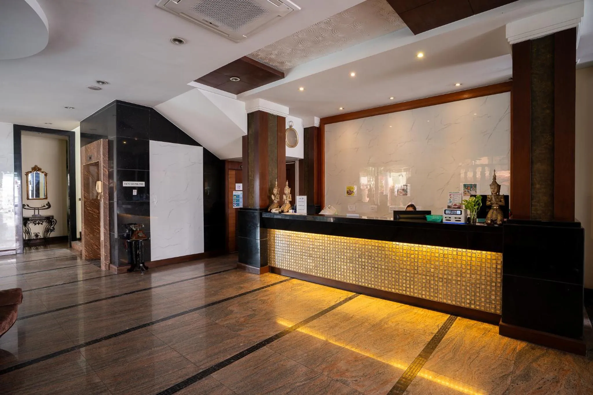 Lobby or reception in Sunday Chateau En Ville - Pattaya