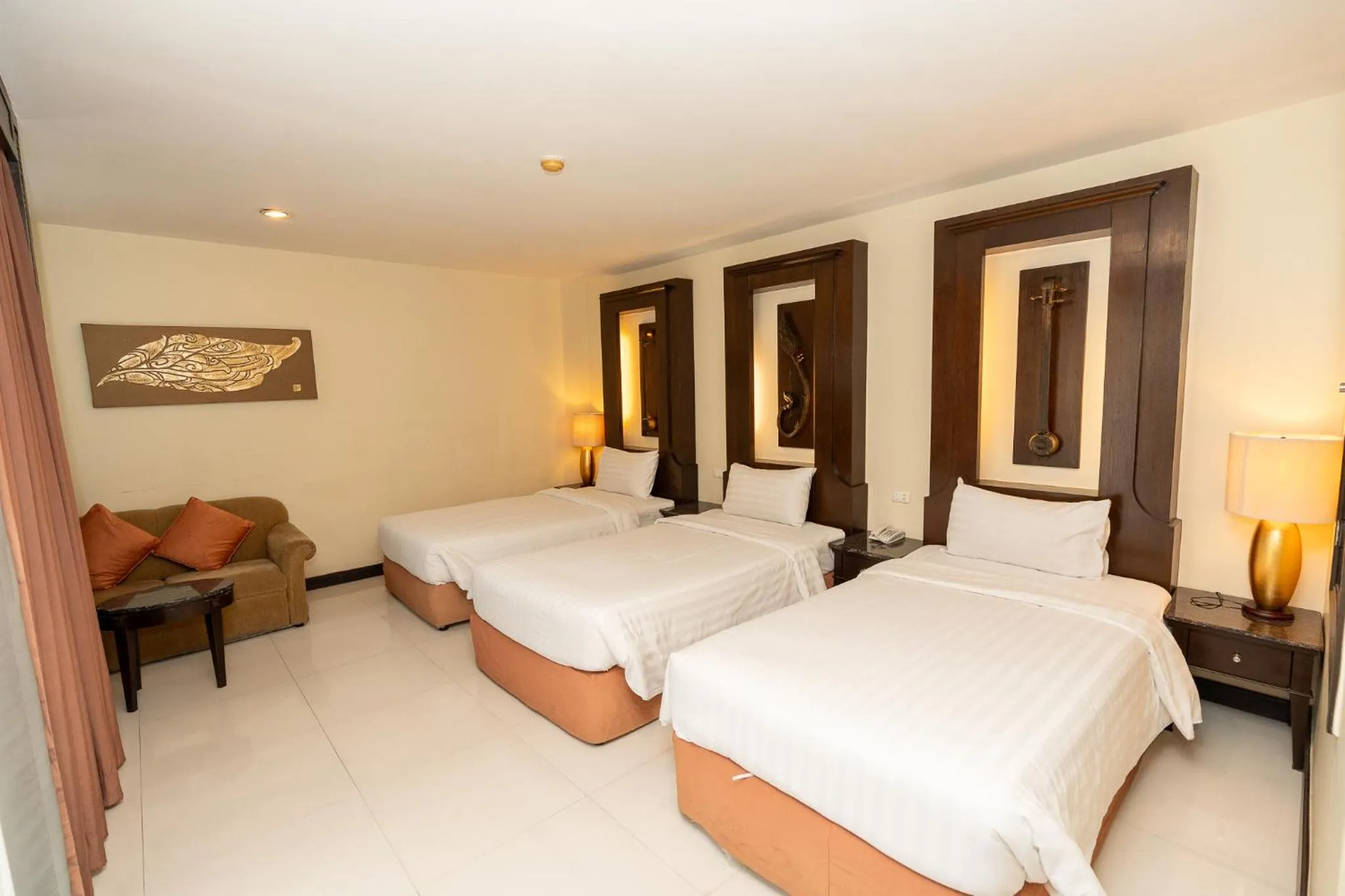 Photo of the whole room, Bed in Sunday Chateau En Ville - Pattaya