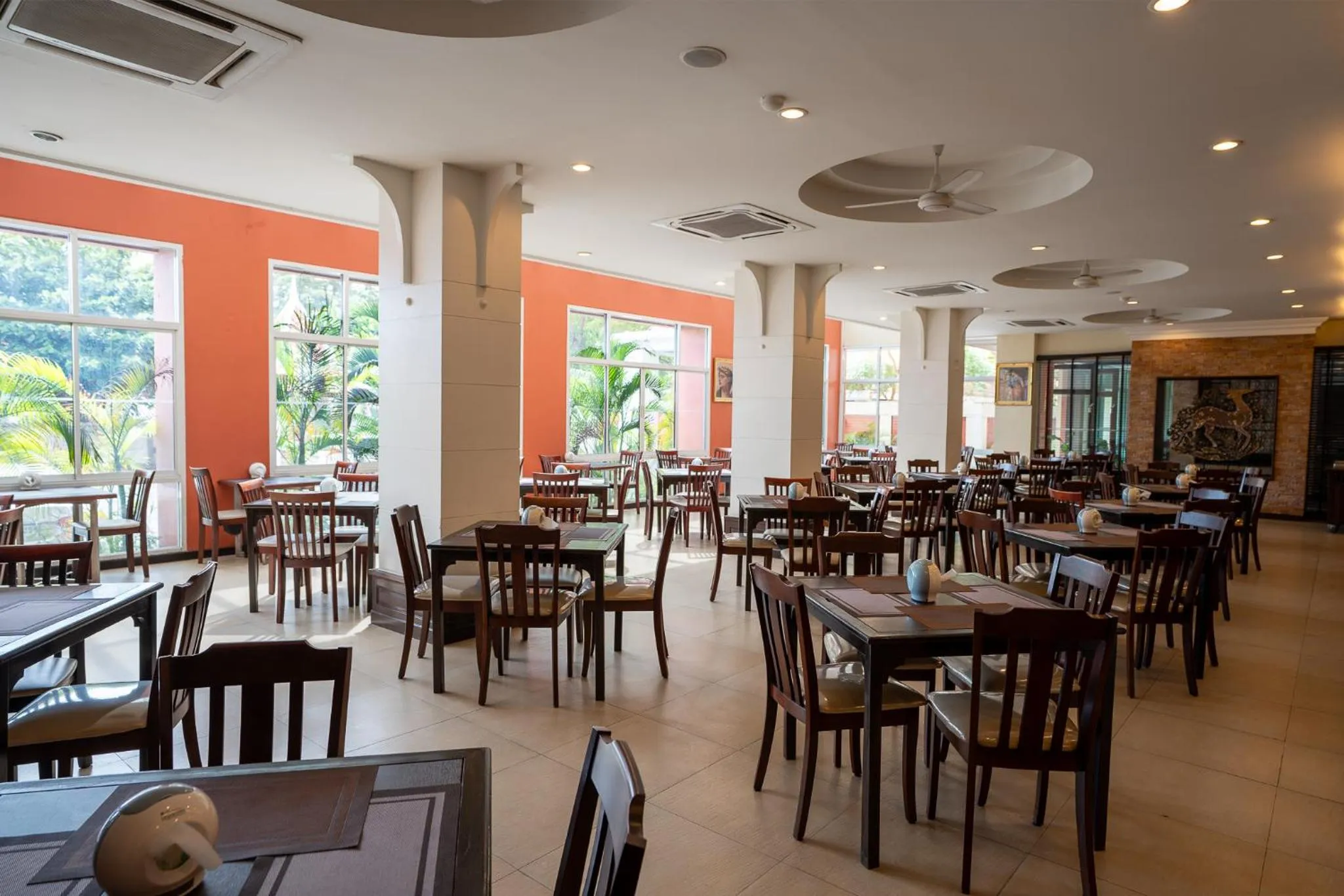 Restaurant/places to eat in Sunday Chateau En Ville - Pattaya