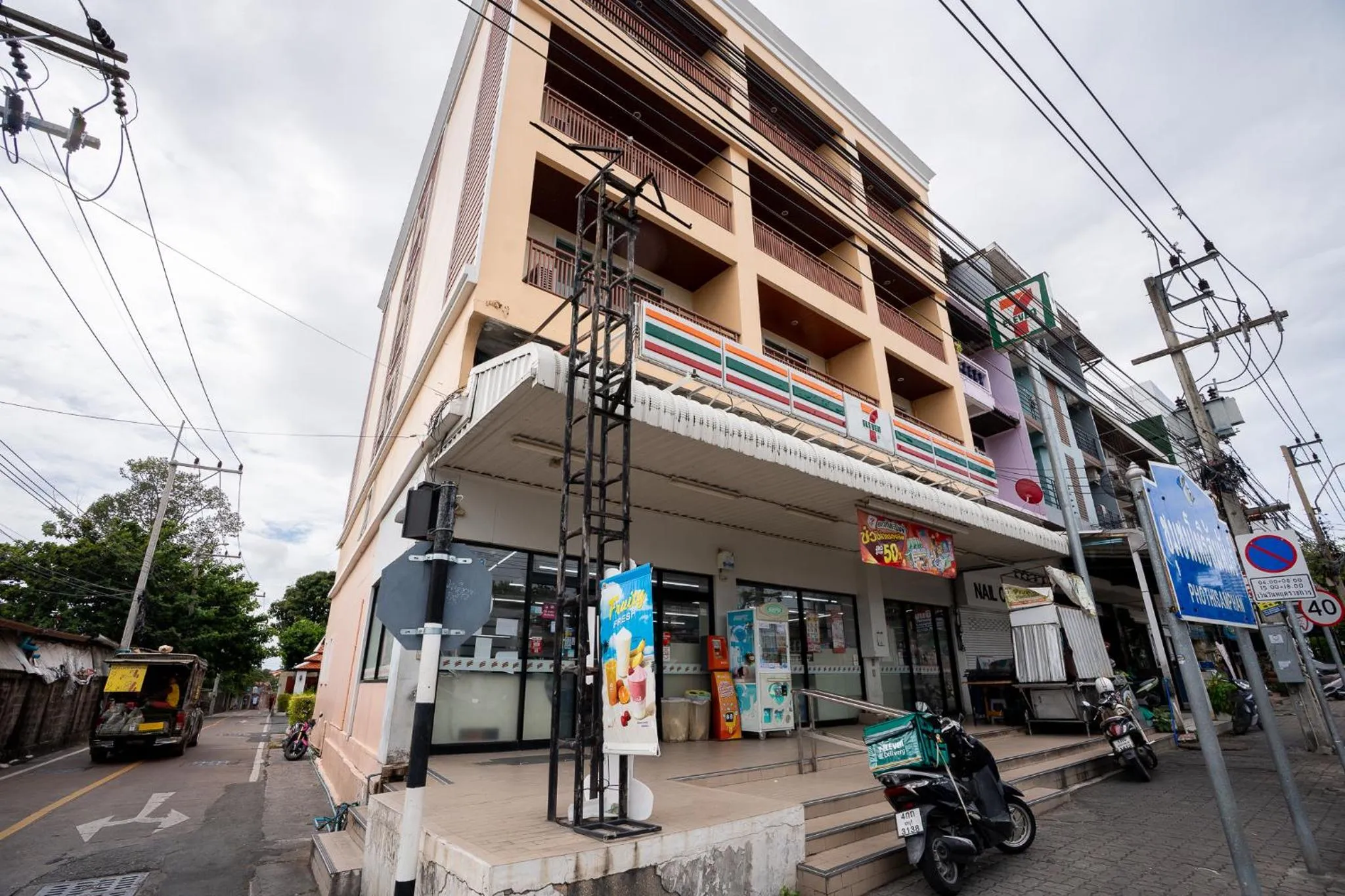 Property building in Sunday Chateau En Ville - Pattaya