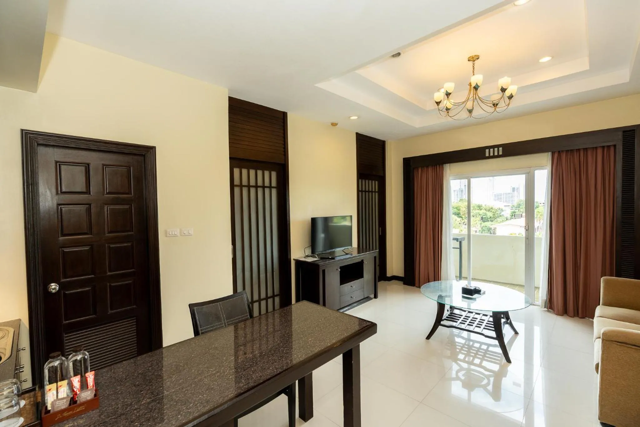 Dining area in Sunday Chateau En Ville - Pattaya