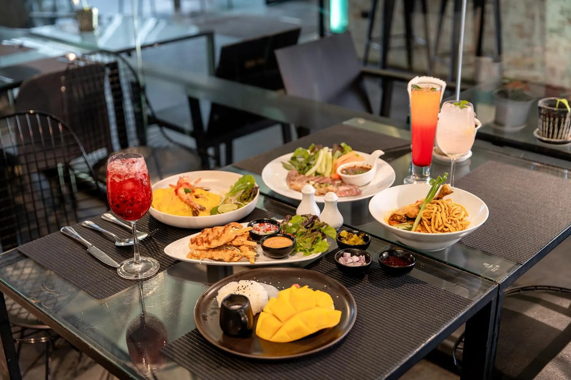 Food and drinks in Cross Vibe Chiang Mai Decem Nimman Hotel