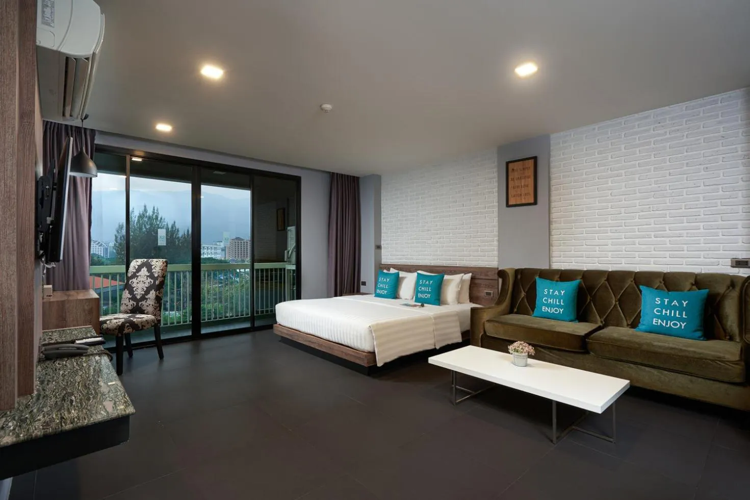 Bedroom, Bed in Cross Vibe Chiang Mai Decem Nimman Hotel