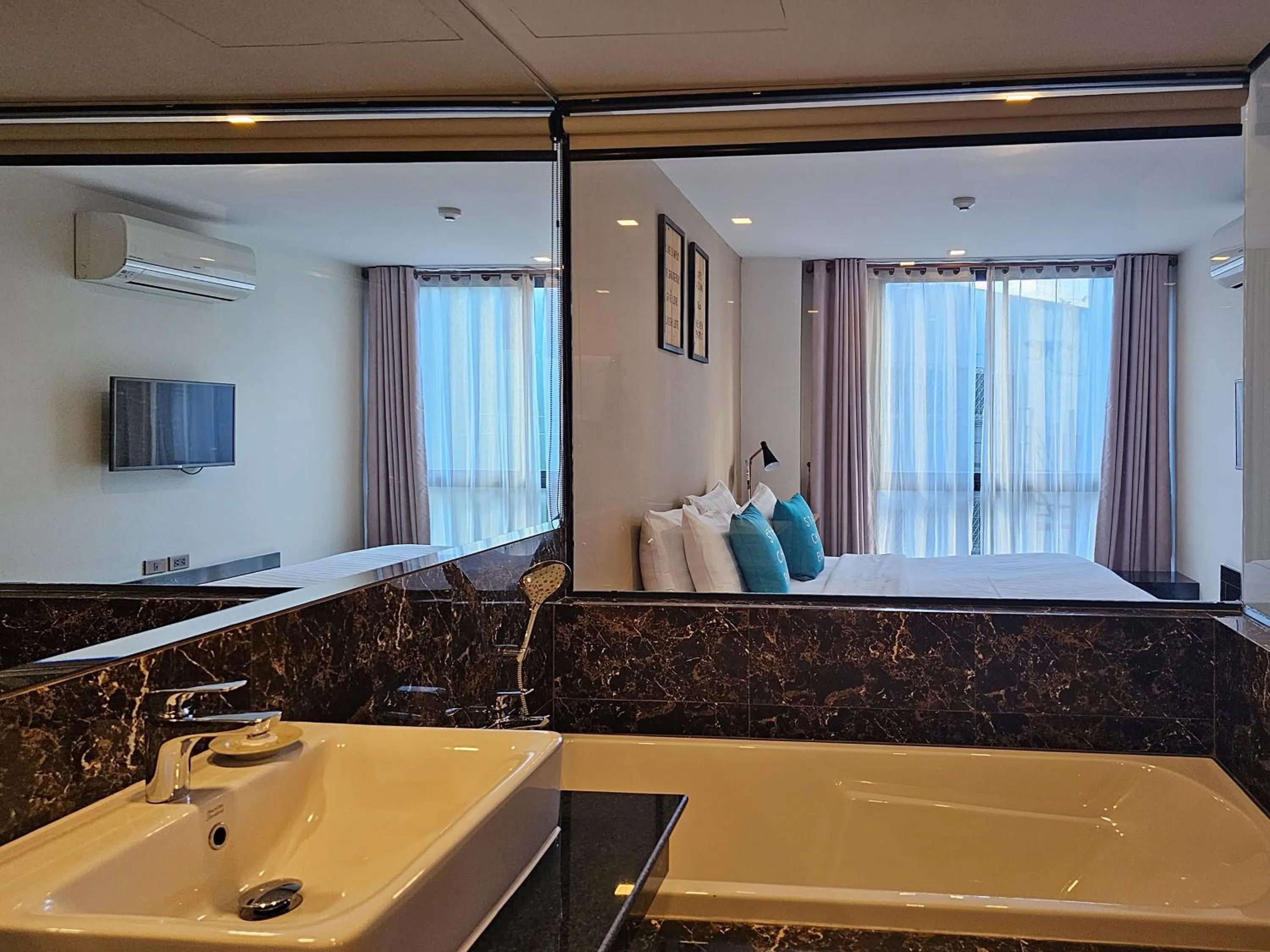 Bathroom in Cross Vibe Chiang Mai Decem Nimman Hotel