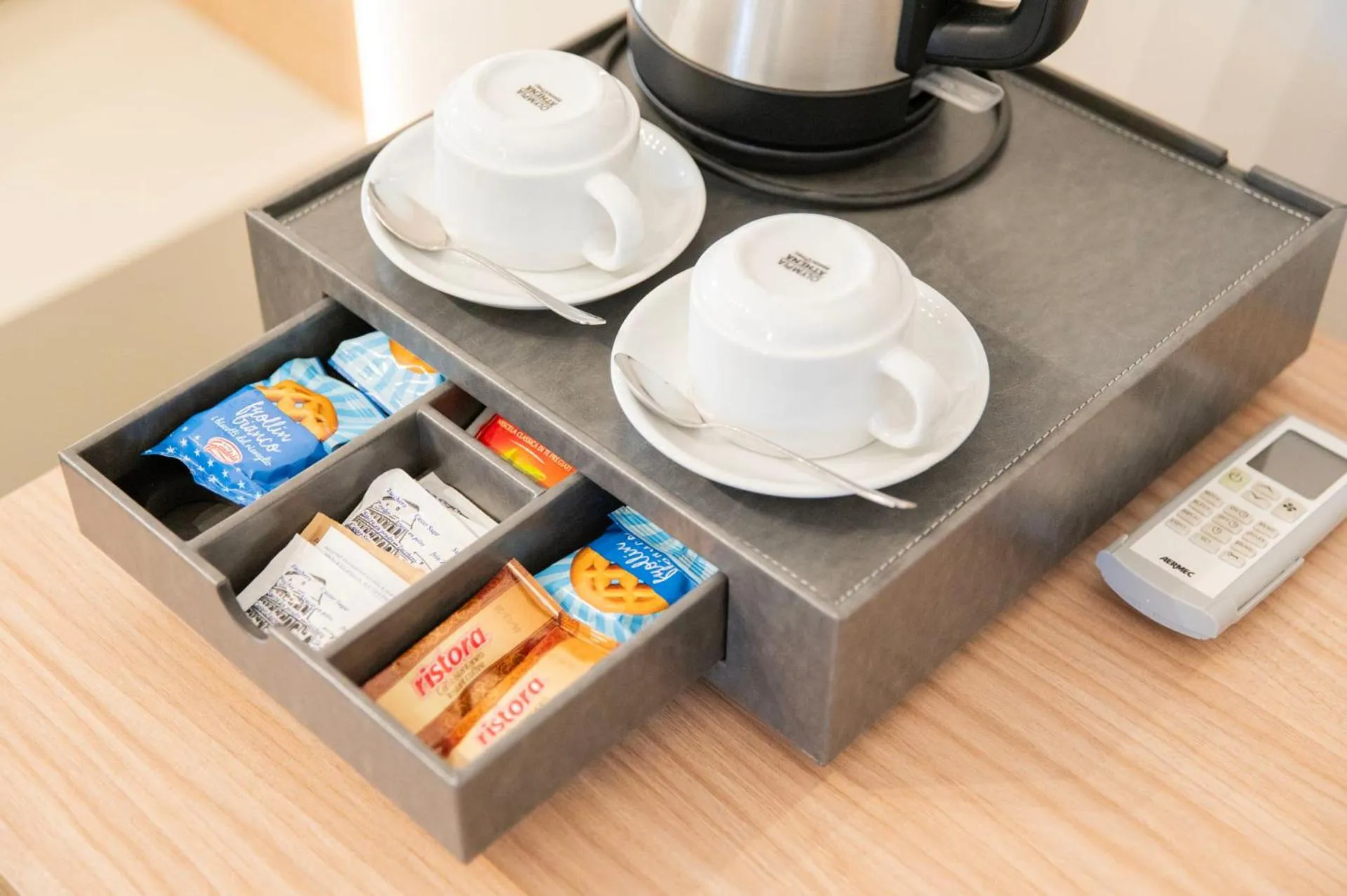 Coffee/tea facilities in imperium suite trevi