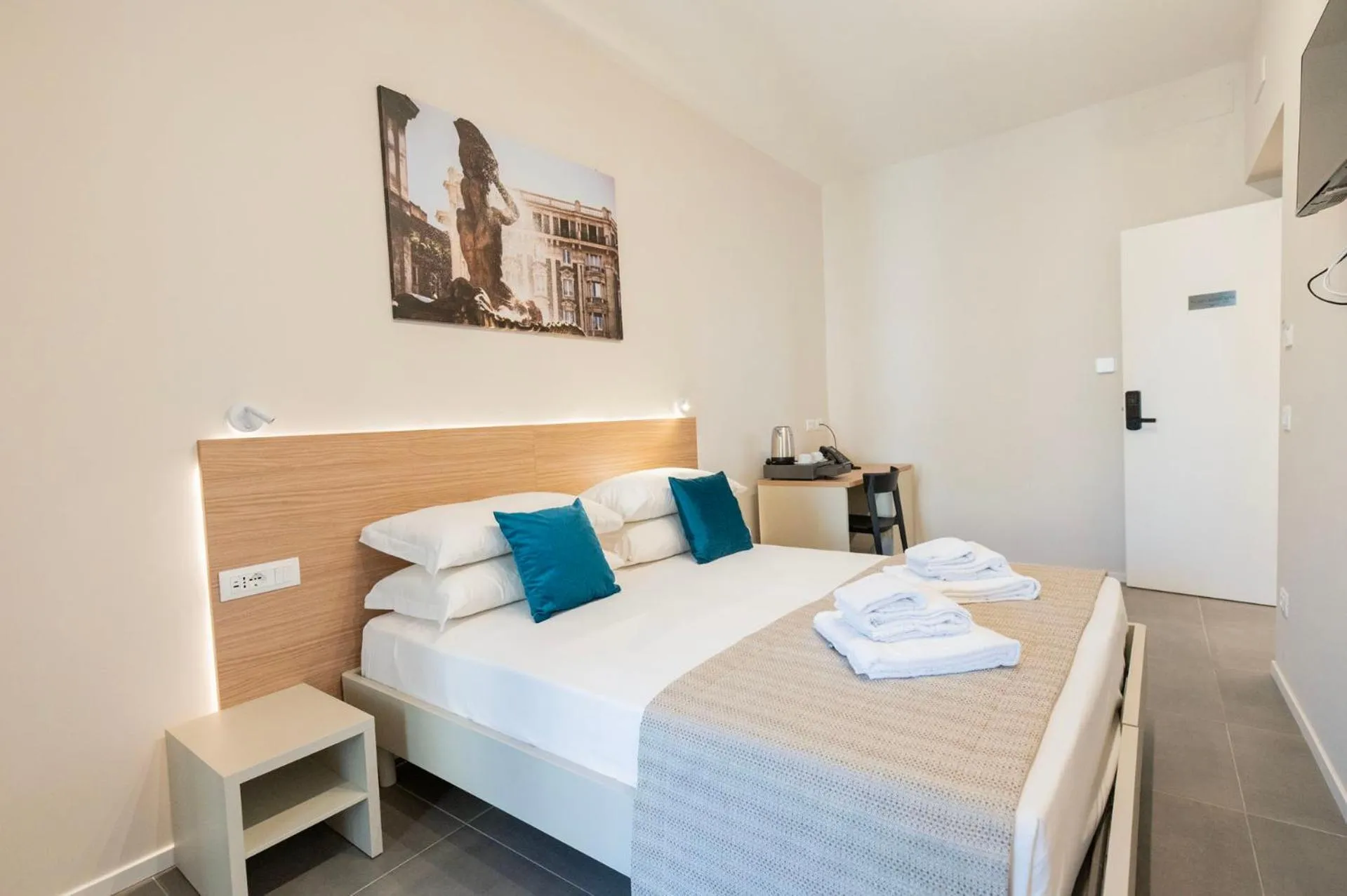 Bedroom, Bed in imperium suite trevi