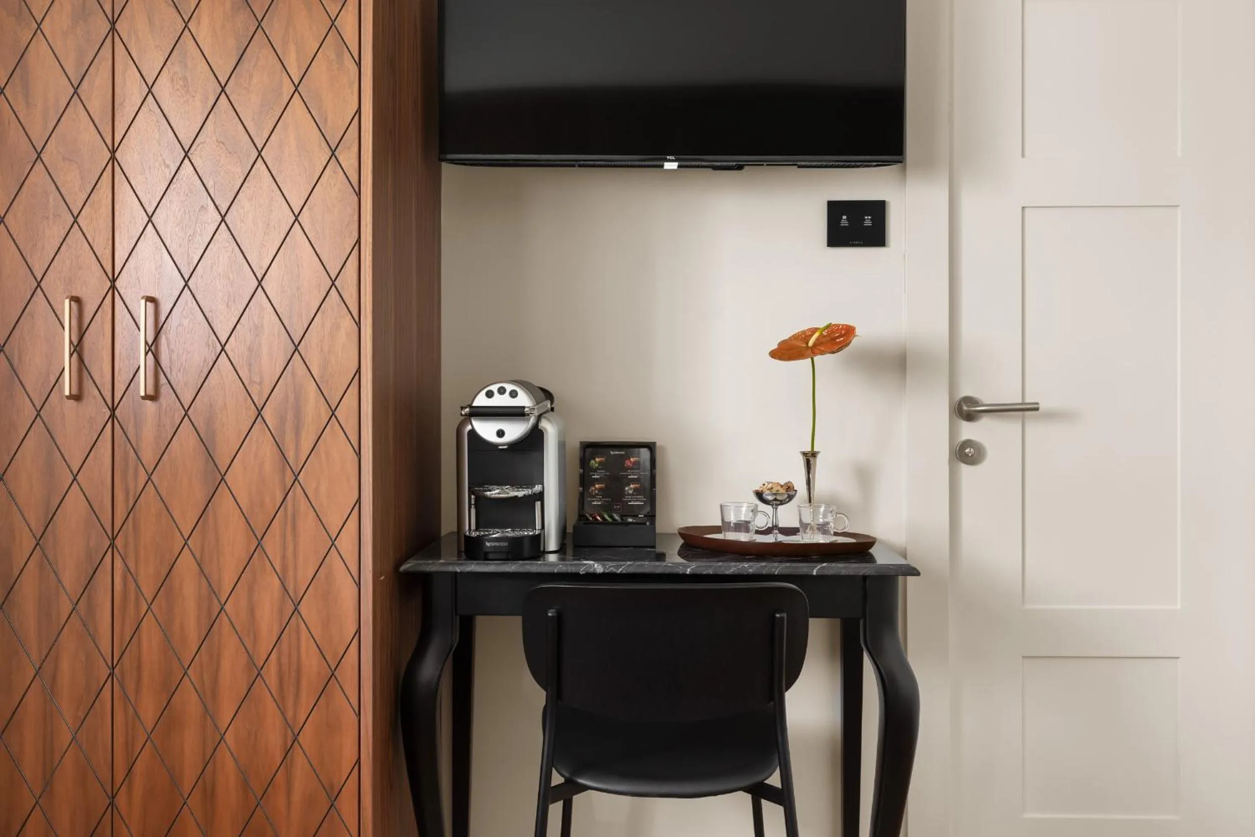 Coffee/tea facilities in Hotel RECEPTION - FATTAL COLORS