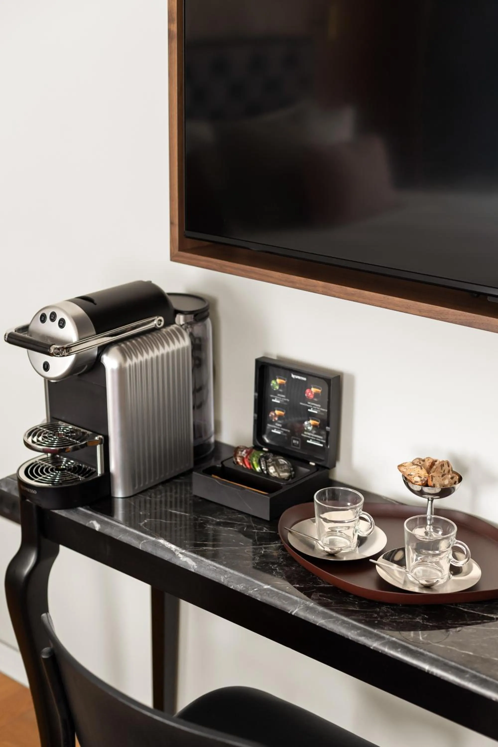 Coffee/tea facilities in Hotel RECEPTION - FATTAL COLORS
