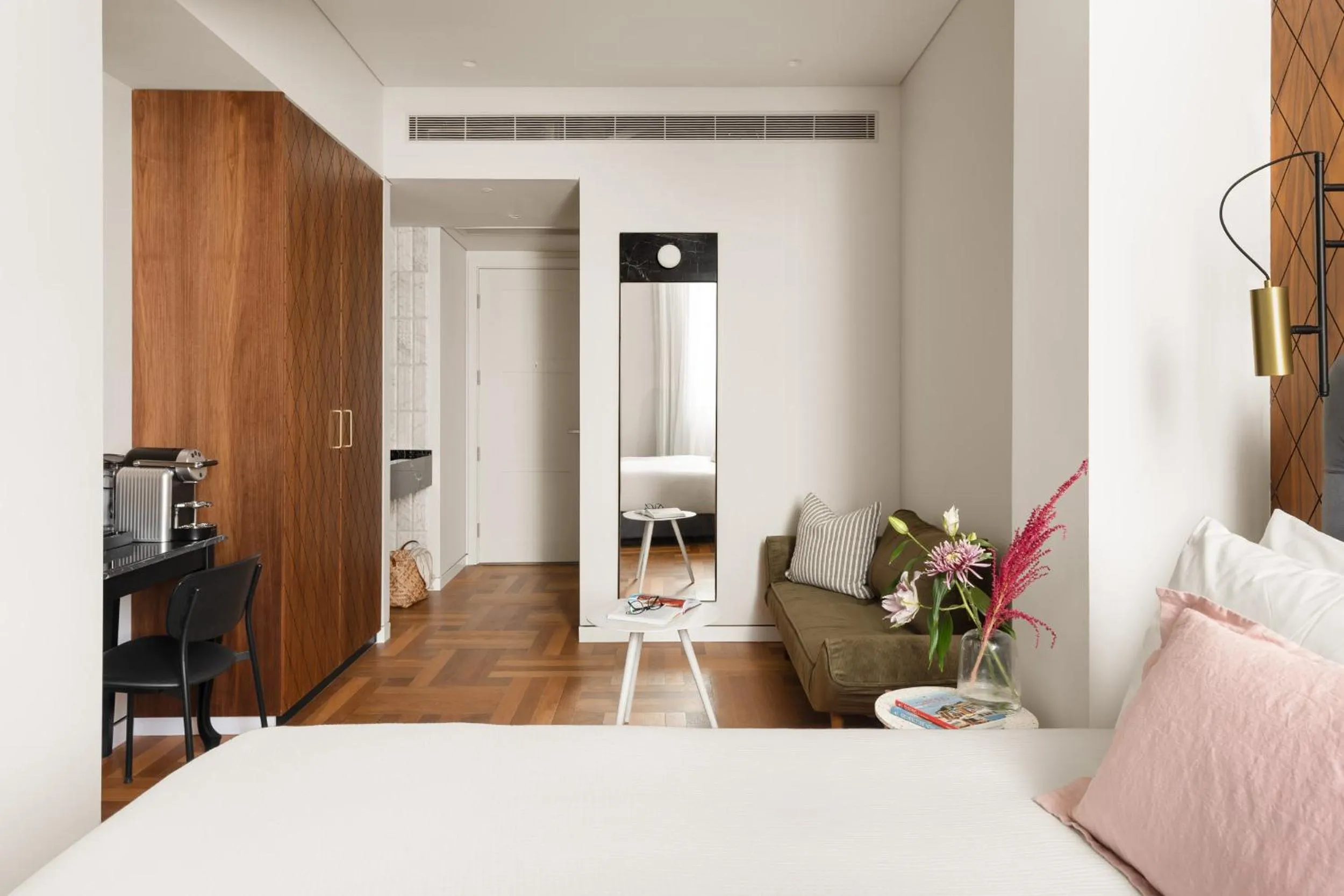 Living room, Bed in Hotel RECEPTION - FATTAL COLORS