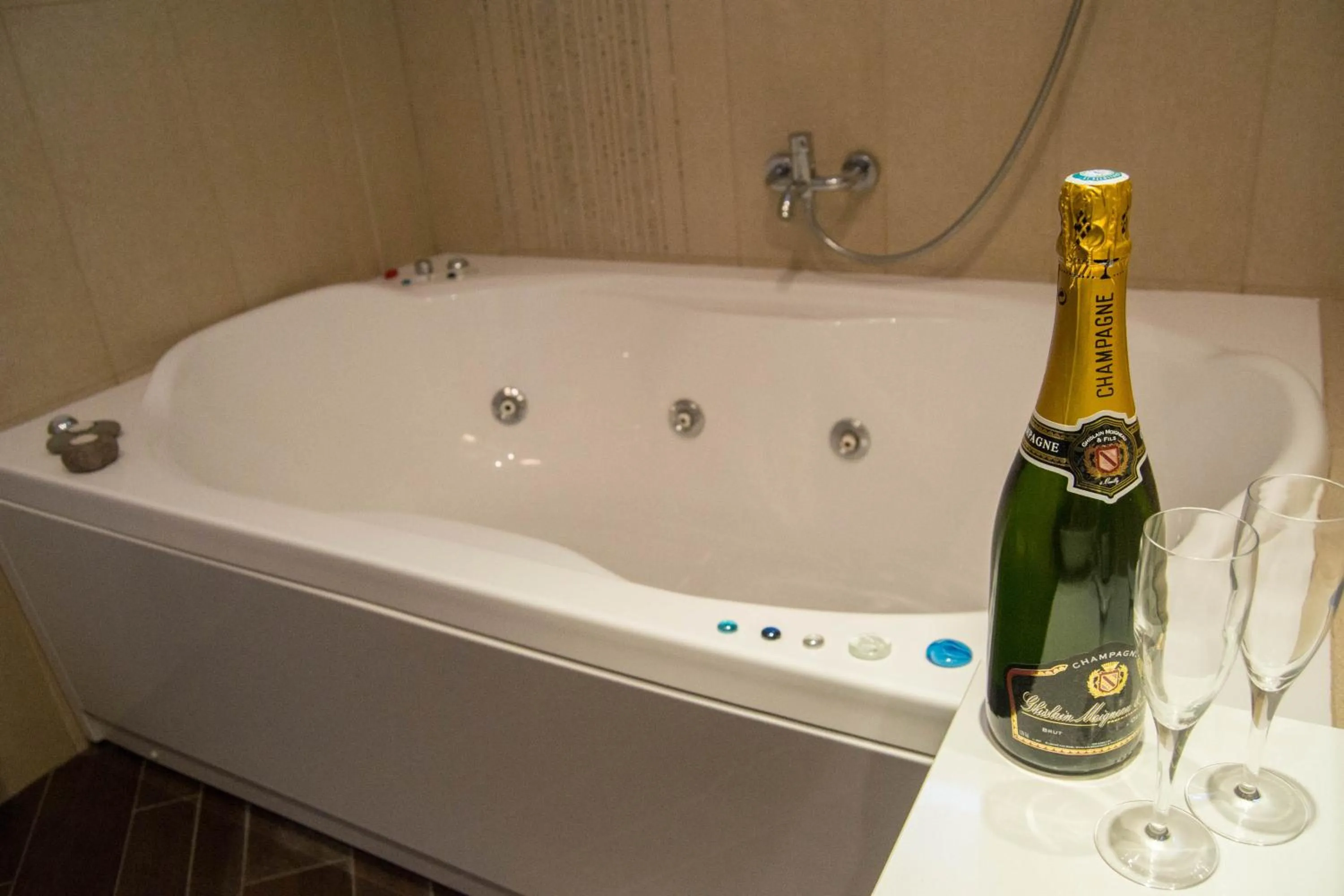 Deluxe Double Room with Bath in Hotel San Clemente