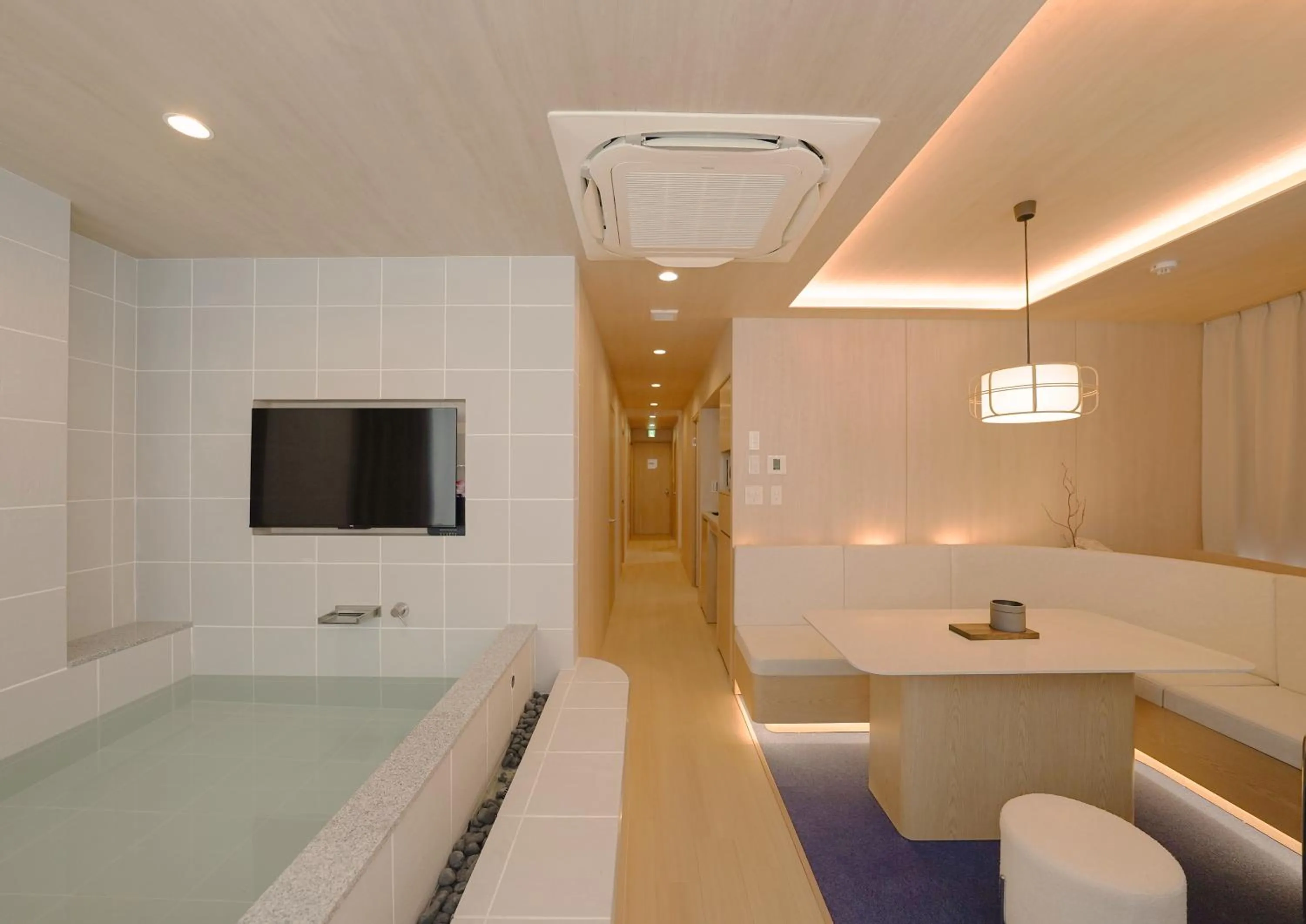 Hot Tub in UH Suite Namba Station The Spa